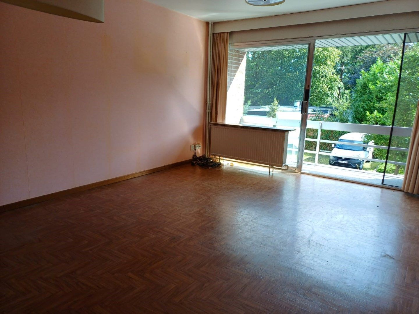 Verder te vernieuwen assistentiewoning met één slaapkamer en terras te Assebroek. foto 3
