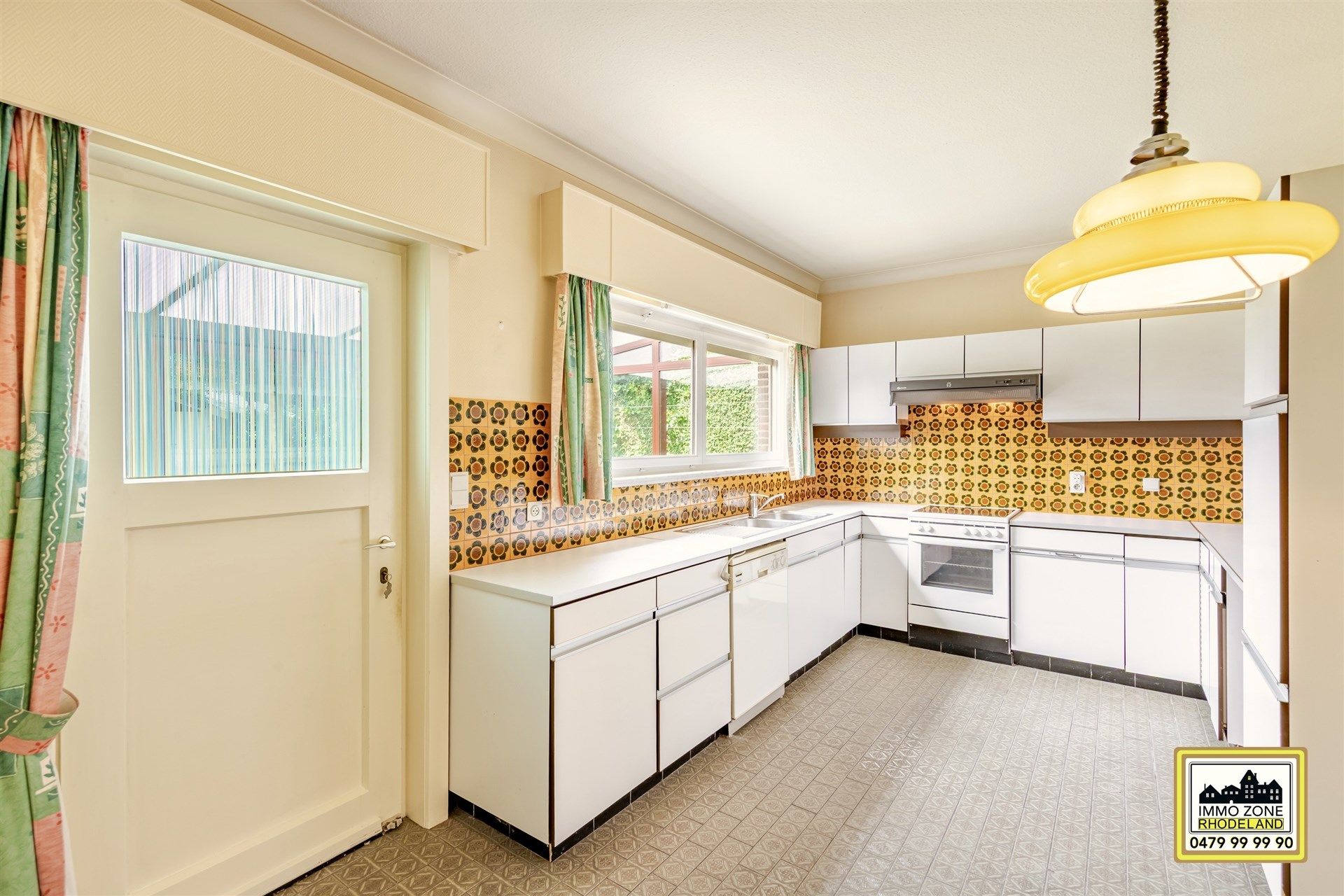 Riante bungalow met 4 slpks, dubbele garage en zonnige tuin foto 13