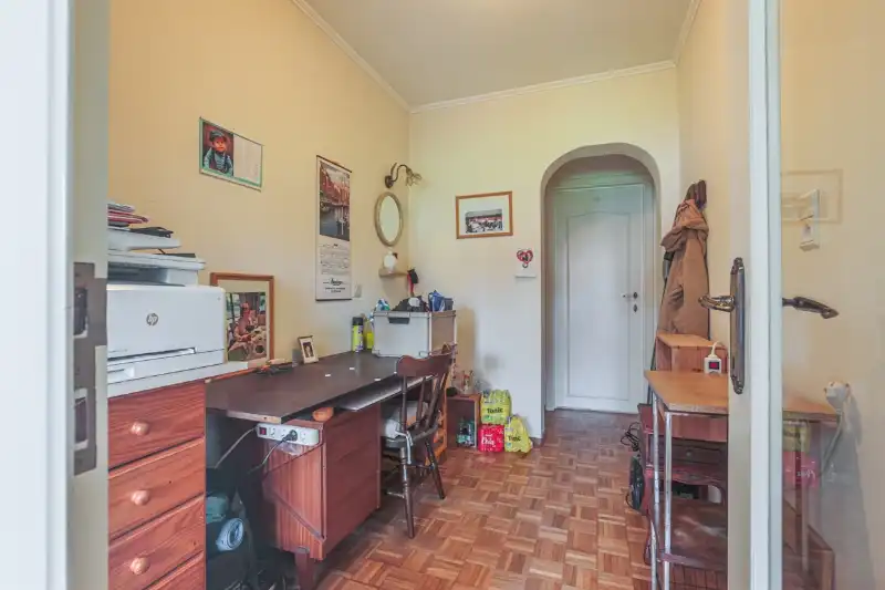 Te moderniseren woning  met 3 slaapkamers, bureau, garage en grote tuin (totale grondoppervlakte 308m²). foto 8