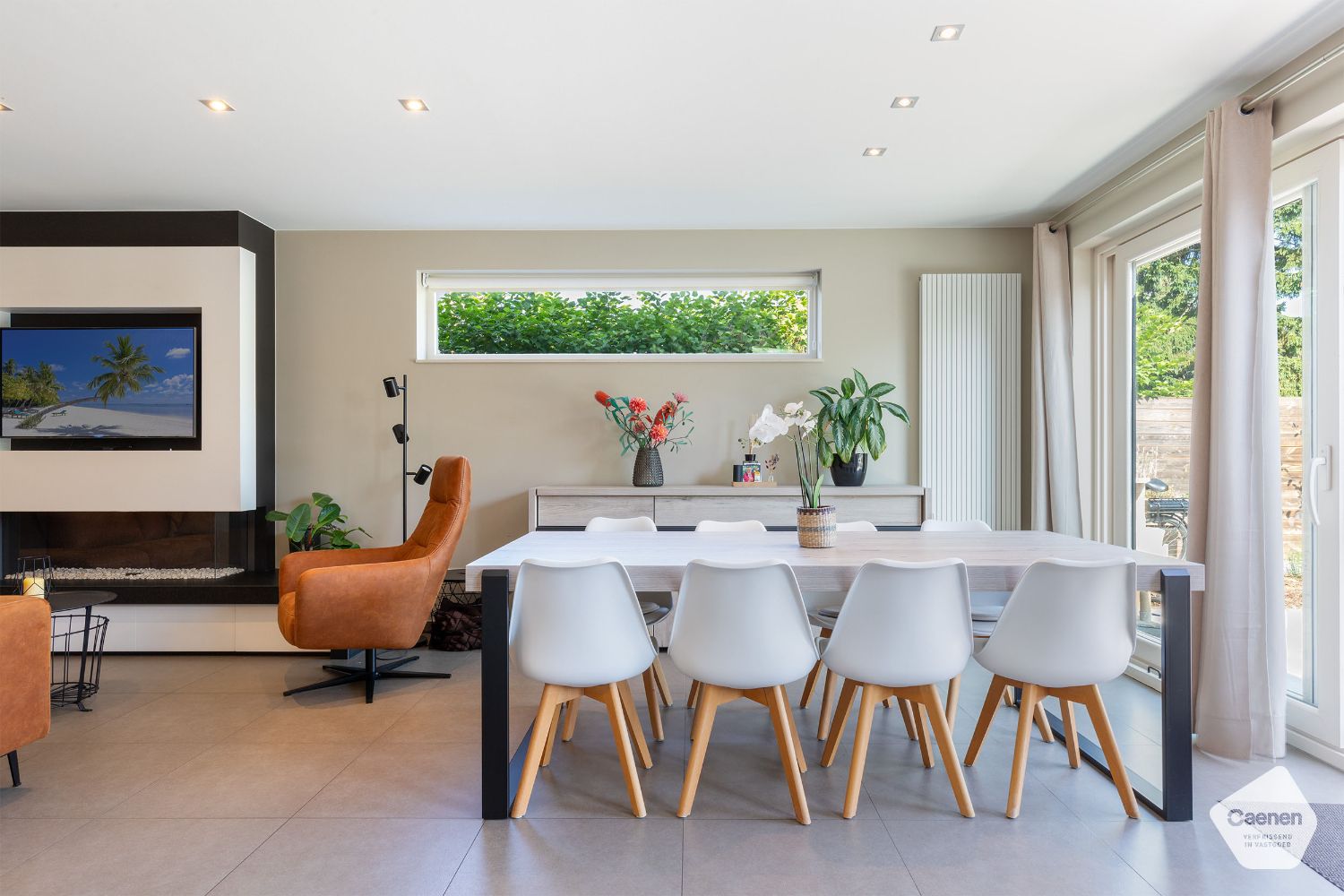 STIJLVOLLE HALF-OPEN WONING MET 5 SLAAPKAMERS en EEN PRACHTIGE TUIN OP EEN PERCEEL VAN 918 m² foto 3