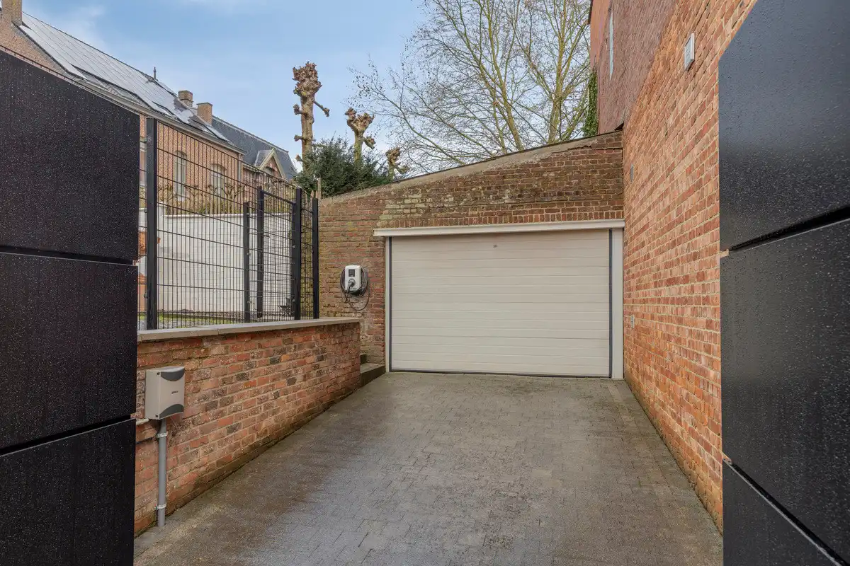 KARAKTERVOL VOLLEDIG GERENOVEERD STATIG HERENHUIS IN CENTRUM VAN TONGEREN. foto 52