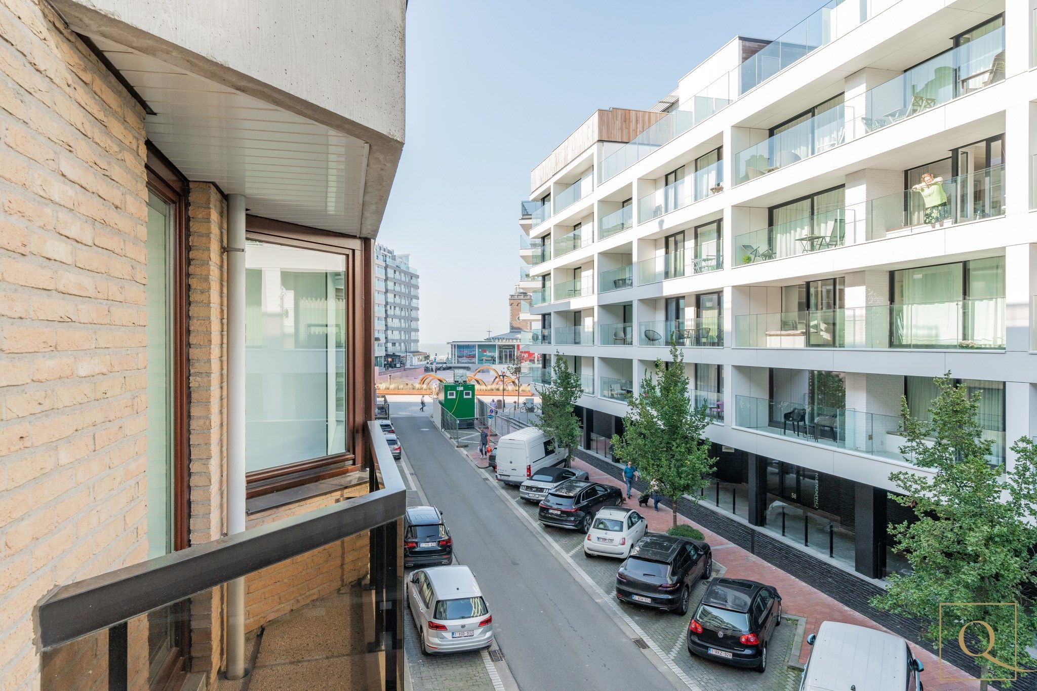 Zeer luxueus gerenoveerd appartement met oog voor detail genietend van zijdelings zeezicht. Ideaal gelegen nabij het Lichttorenplein en de Kustlaan. foto 20