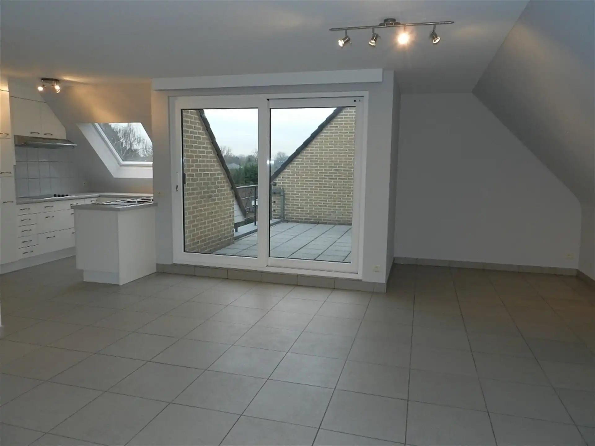 Appartement met groot terras gelegen op tweede verdieping van residentie “De Klaproos”. foto 3