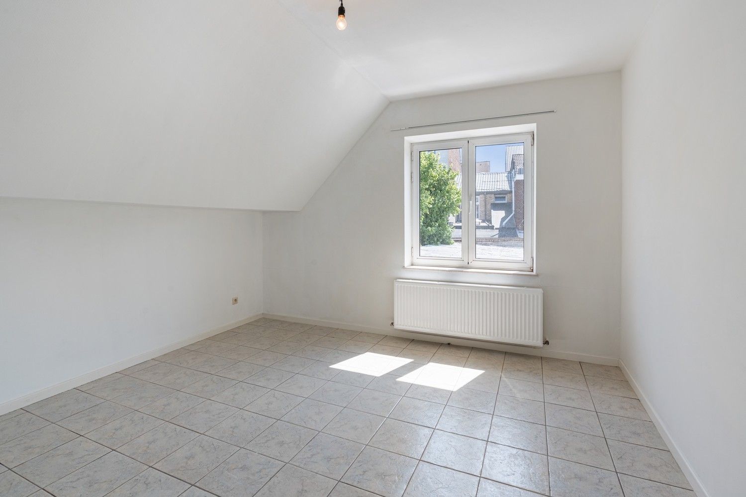 Instapklaar appartement met groot terras op gunstige locatie! foto 7
