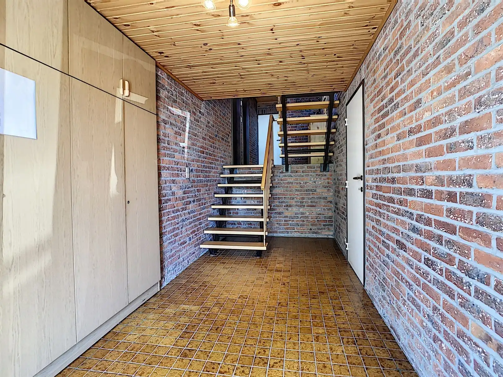 Ruime landelijke woning met 5 slpks, 19a 76ca foto 8