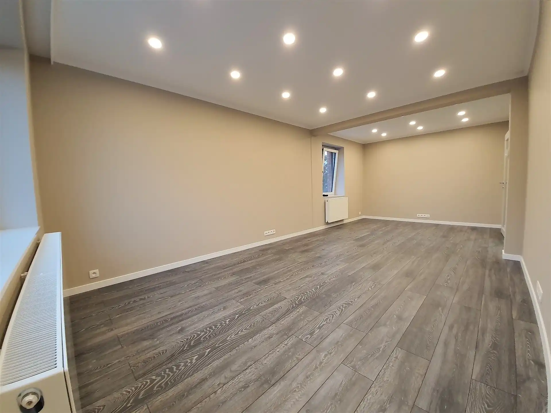 Gerenoveerd appartement met 2 slaapkamers foto 4
