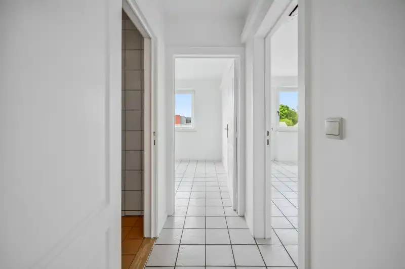 Ruim appartement op de 2 de verdieping foto 6