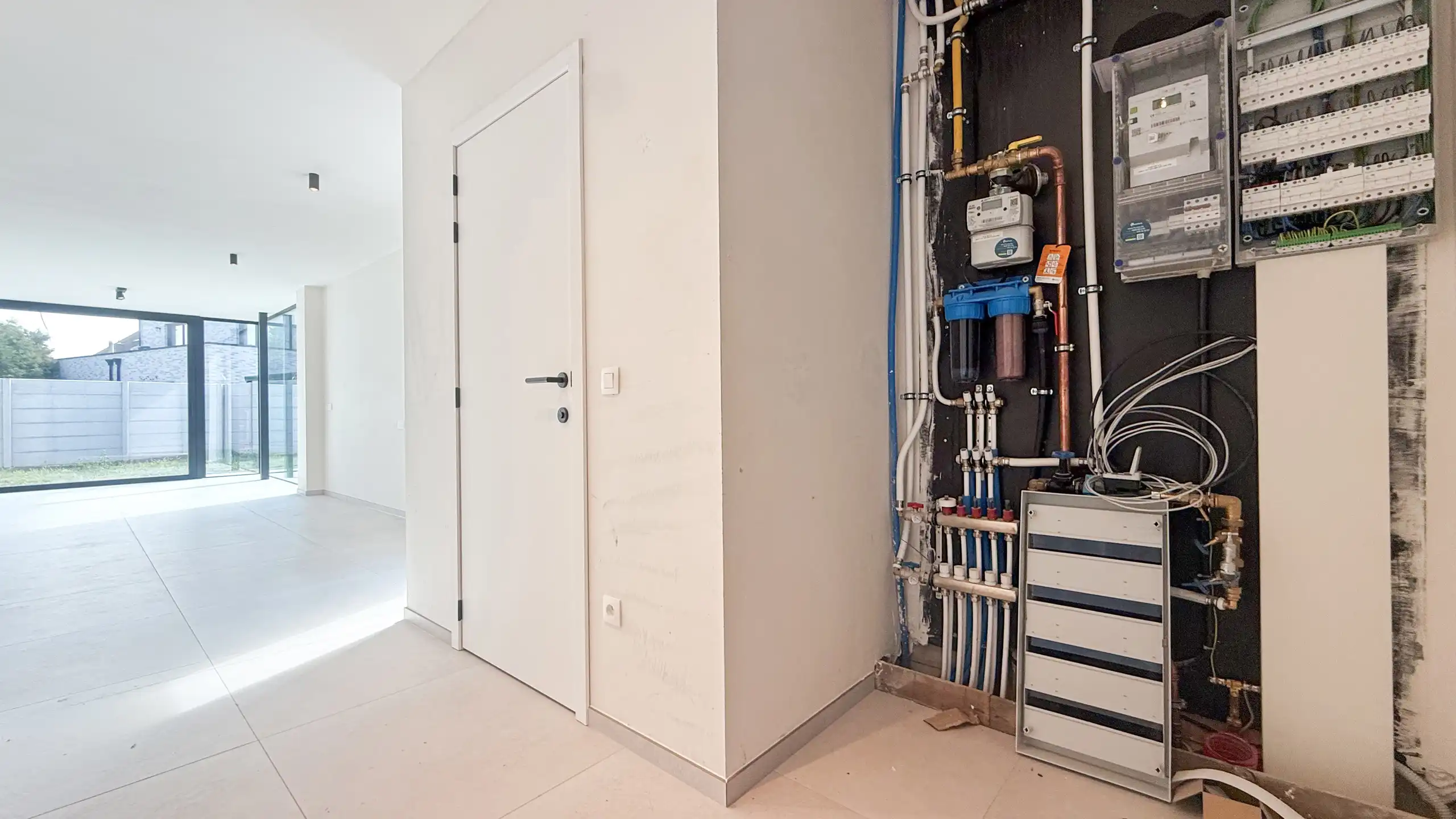 Kwalitatief afgewerkte nieuwbouwwoning op centrale ligging! foto 18