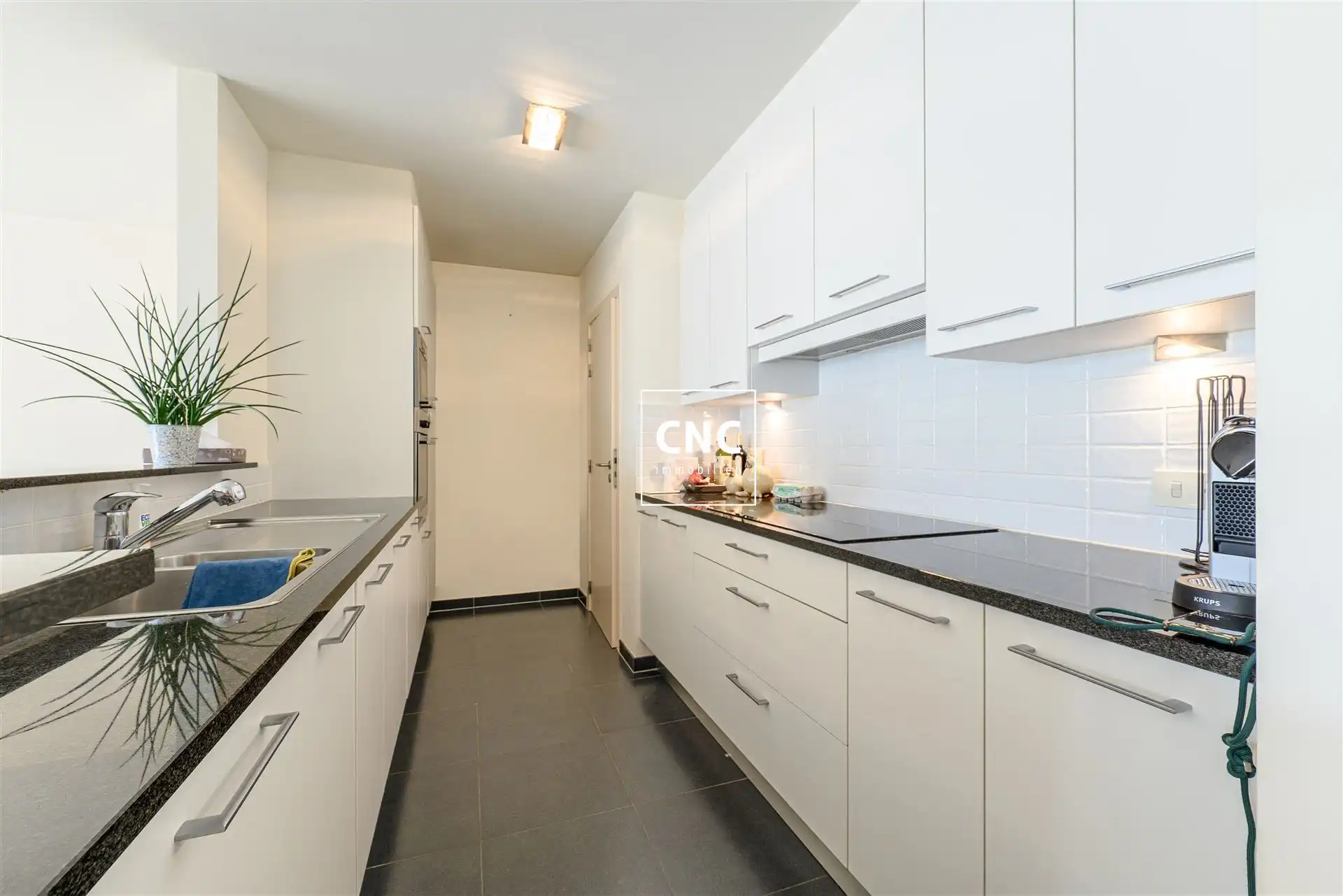 Ruim appartement met drie slaapkamers nabij de Lippenslaan foto 8