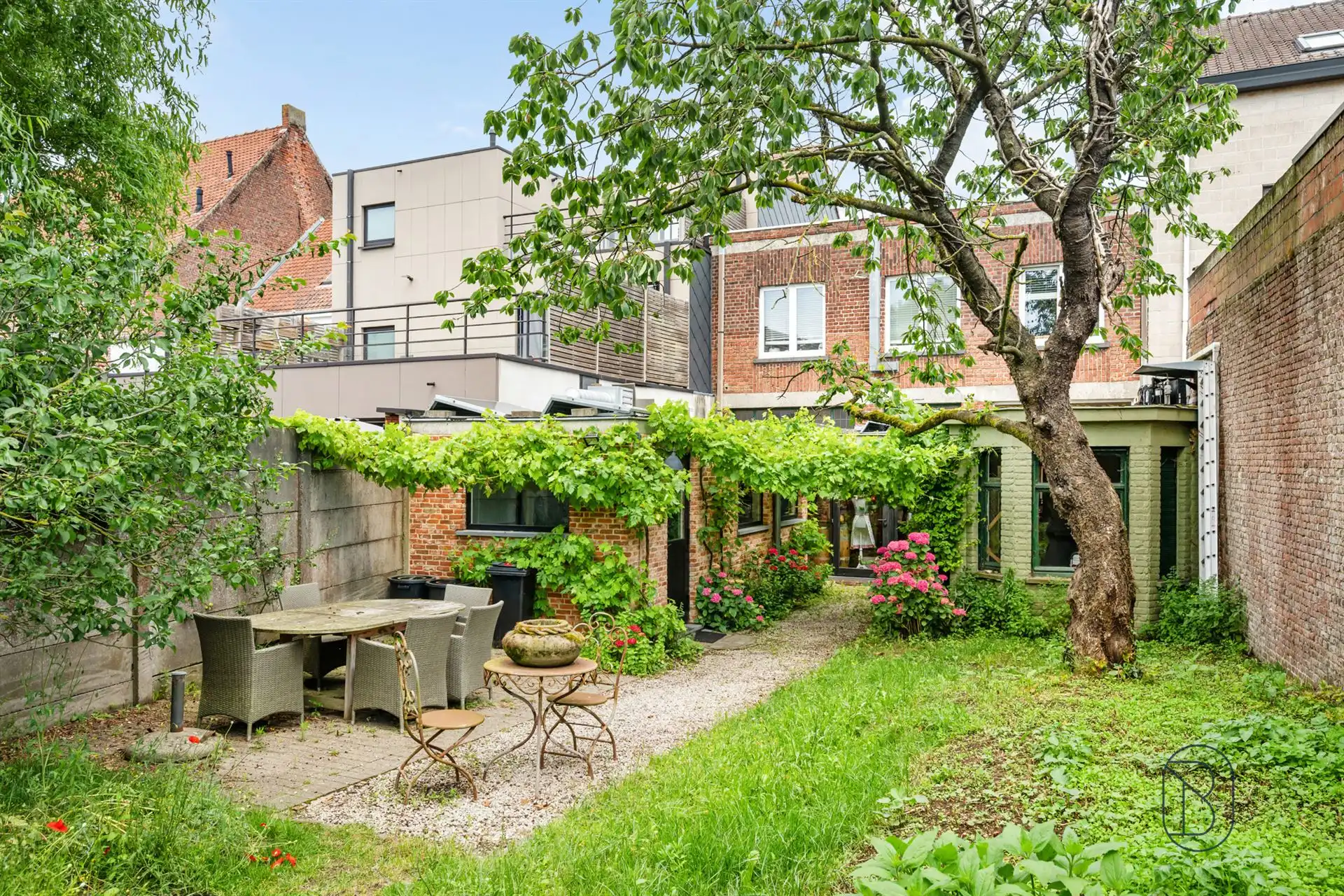 Charmant handelspand met achterliggende nieuwbouwwoning foto 27