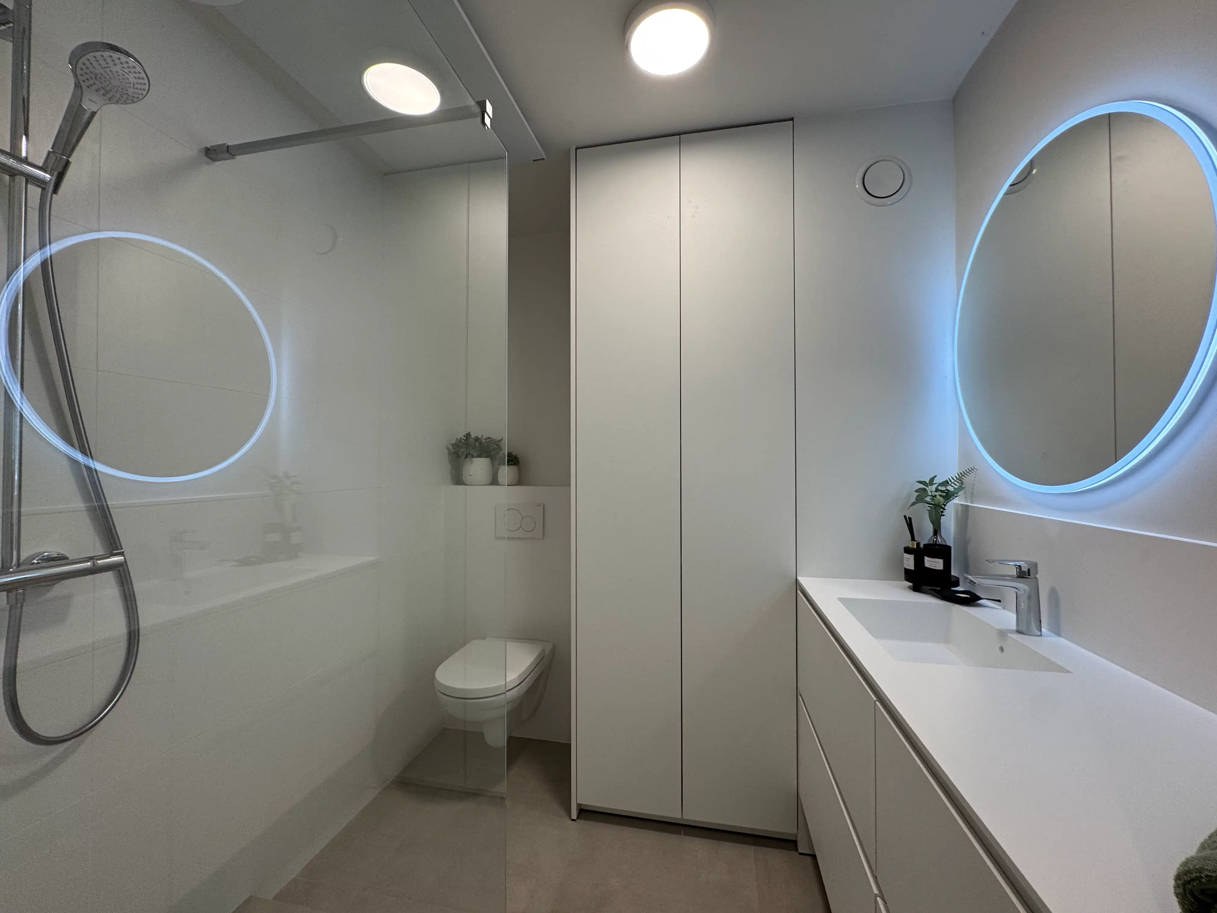 Verfijnd heringericht appartement met zicht op zee foto 6