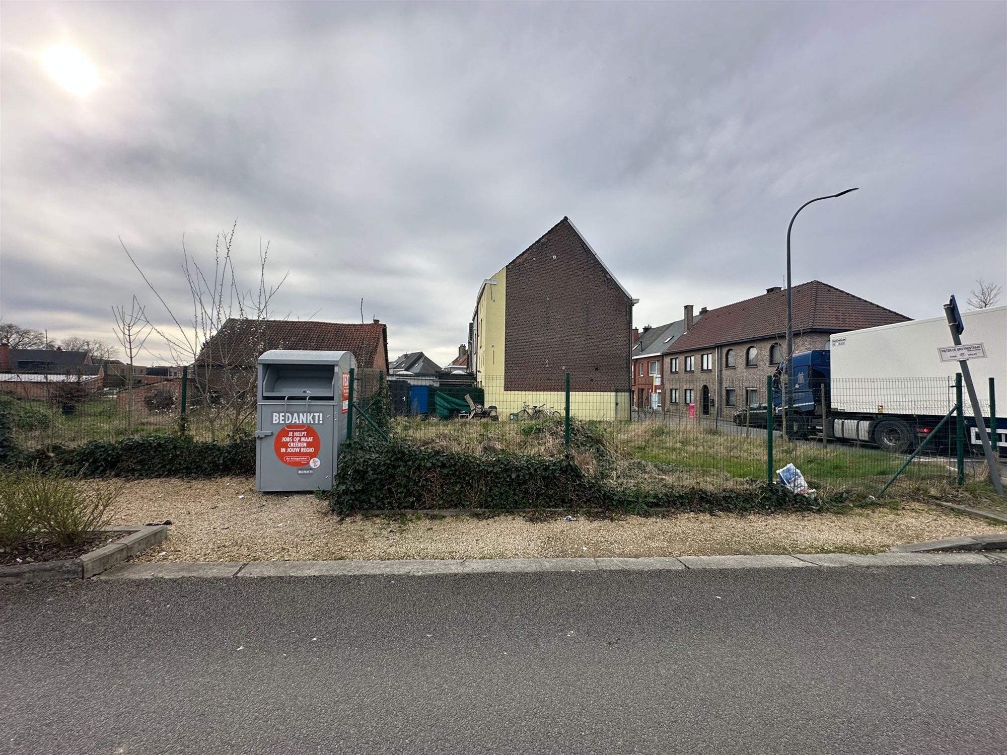 Bouwgrond voor het bouwen van een halfopen gezinswoning met beroepsgedeelte! foto 4