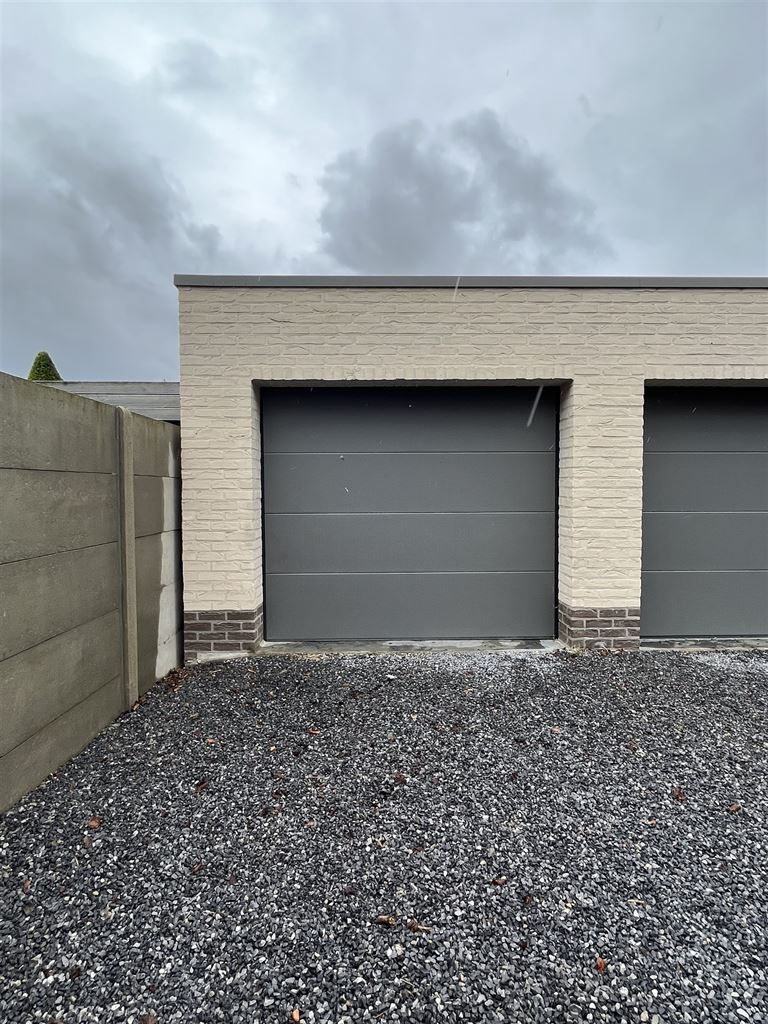Instapklare stadswoning met 3 slaapkamers, aparte garage en tuintje. foto 17
