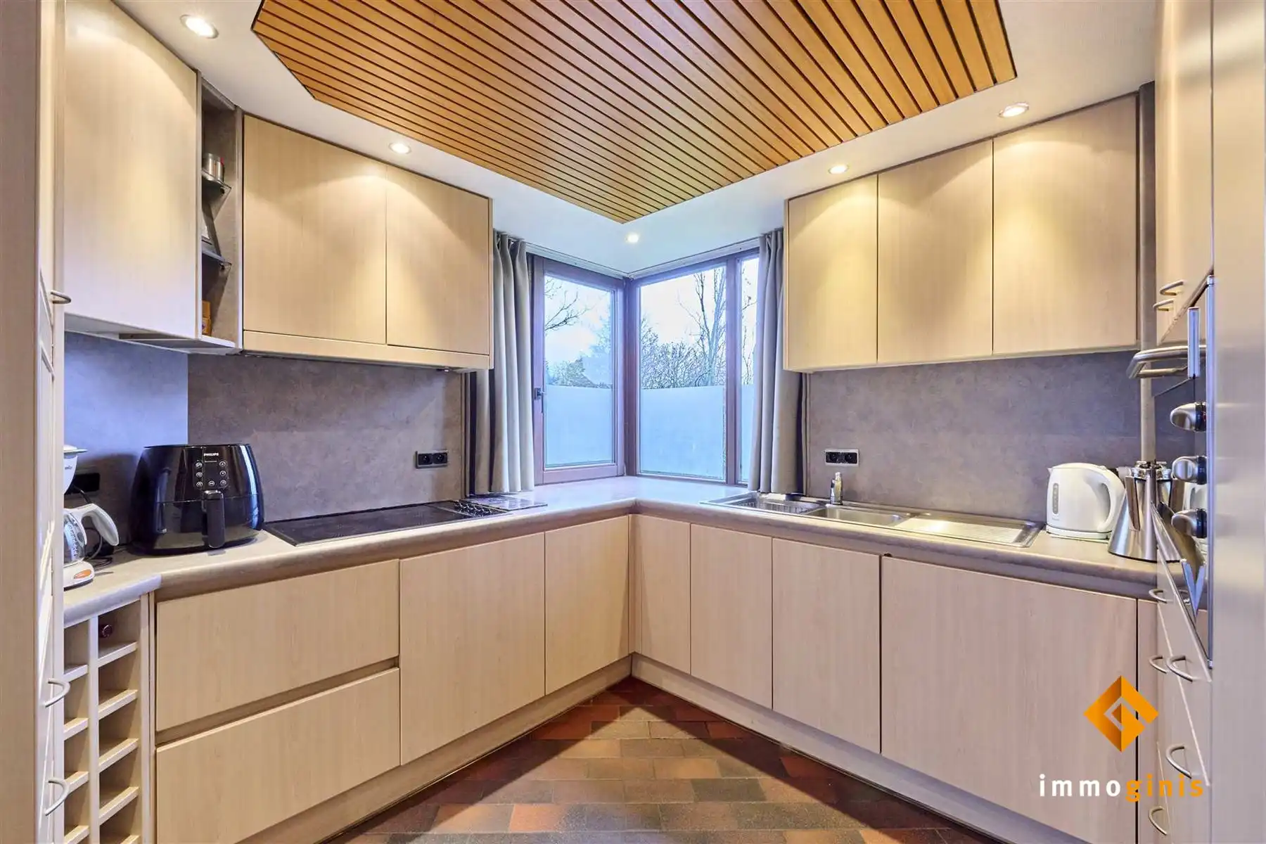 Zéér ruime woning op een mooi perceel van 17a82ca met 5 slaapkamers en uitbreidingsmogelijkheden op de eerste verdieping! foto 15