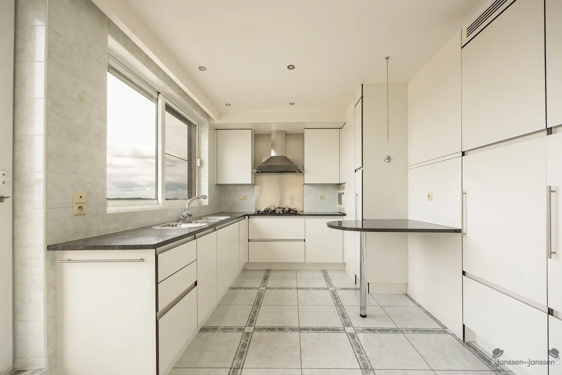 Lichtrijk penthouse met ruime terrassen en panoramisch uitzicht! foto 12