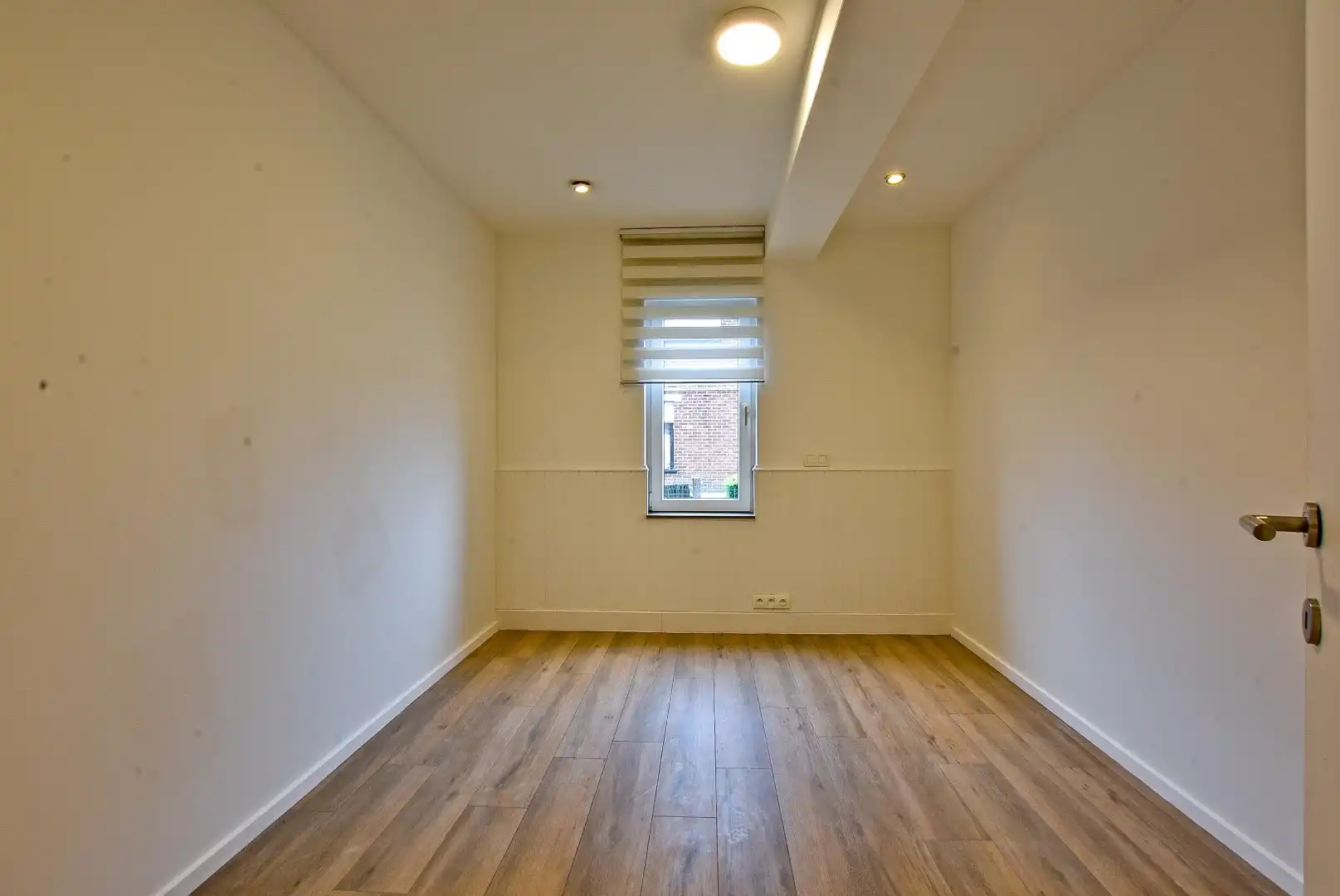 Halfopen bebouwing met mogelijkheid tot 7 slaapkamers, 2 badkamers en grote tuin in Aalter foto 4