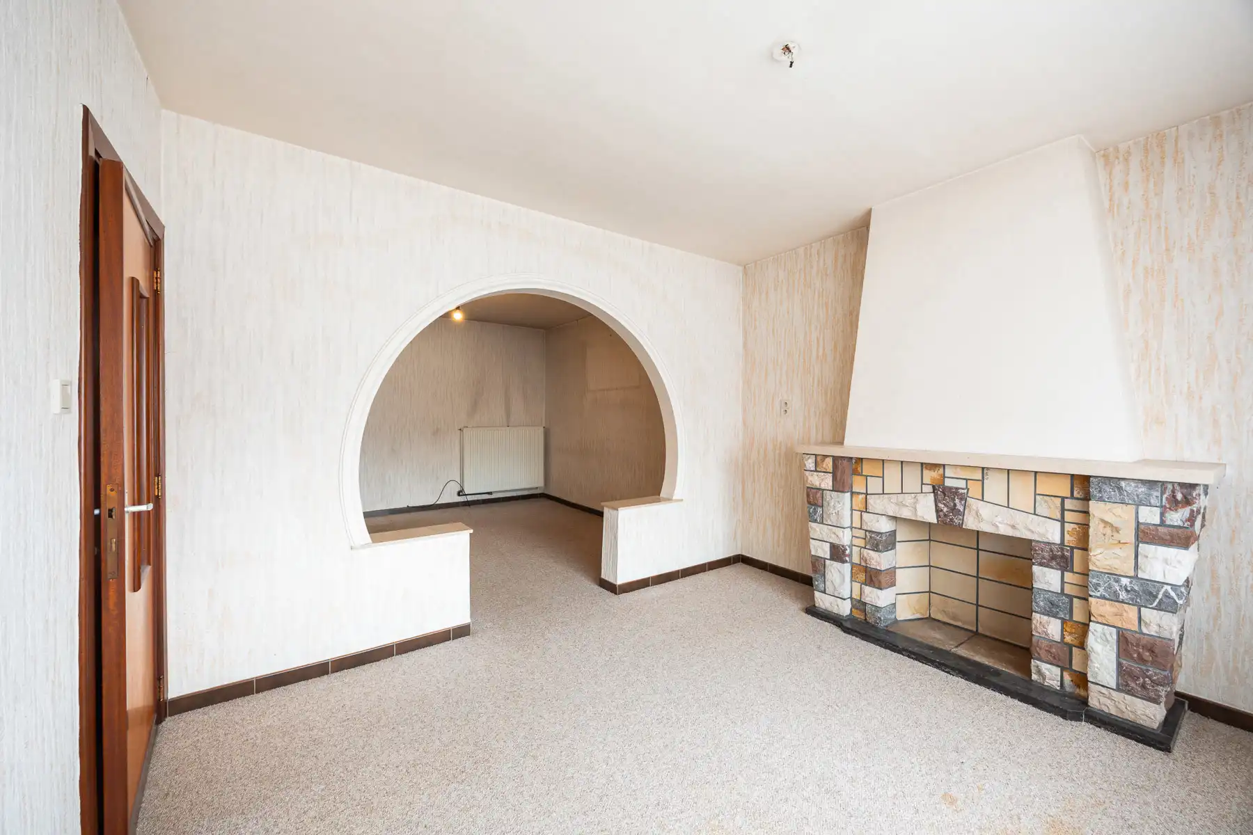 Karakterwoning met veel renovatiepotentieel op toplocatie foto 5