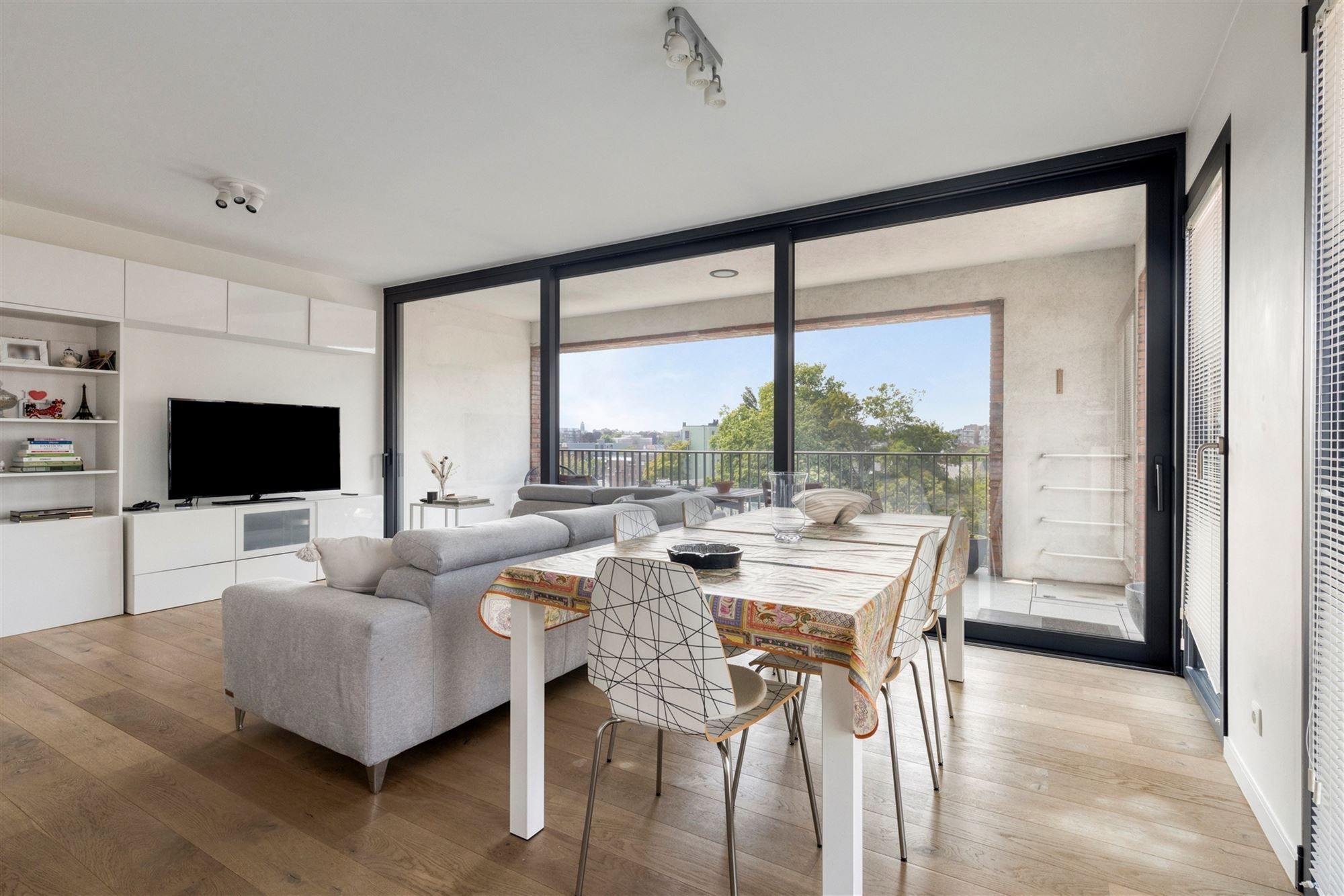 Subliem appartement met ruim terras en parking in't Groen Kwartier foto 6