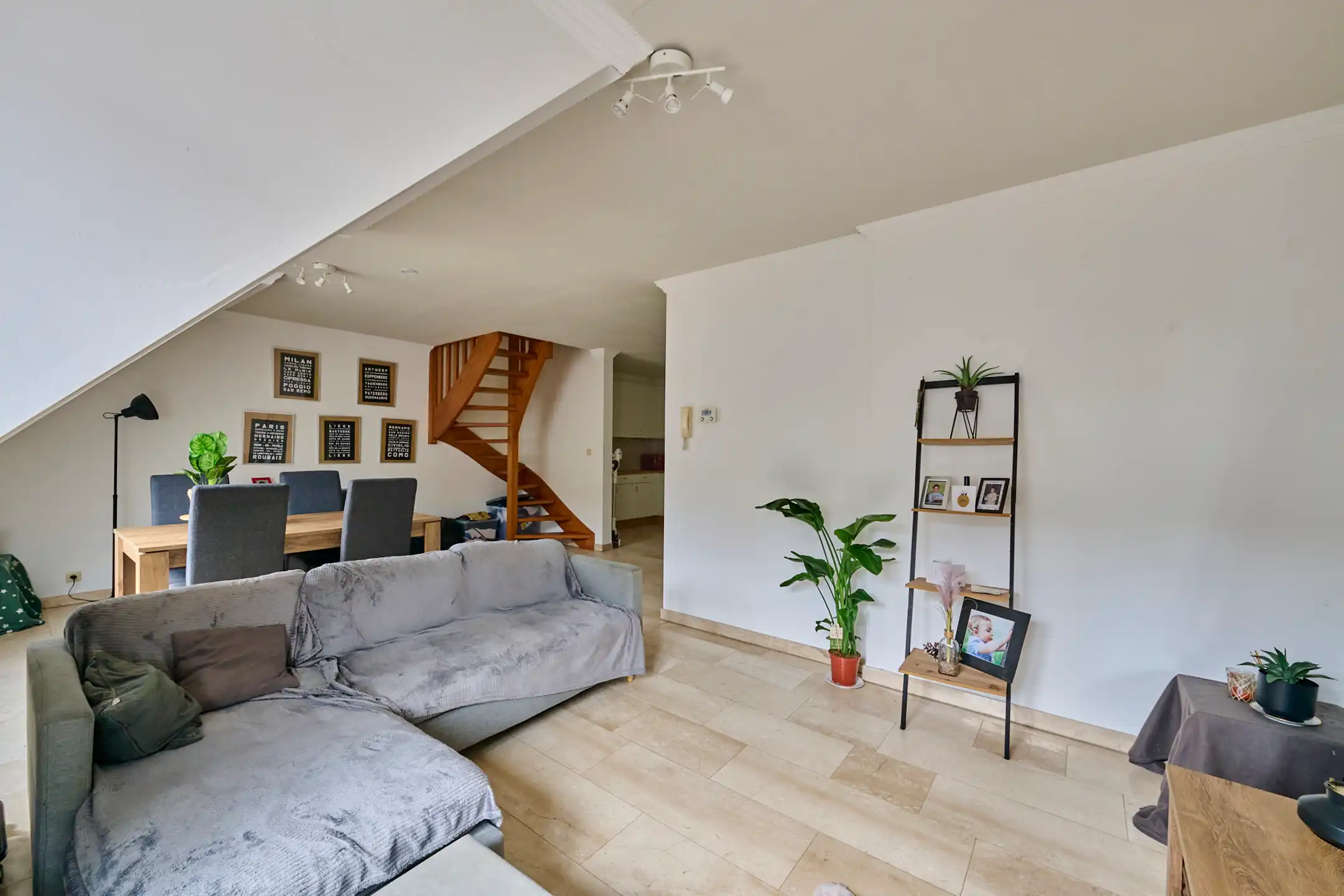 Ruime duplex met 3 slaapkamers en ondergronde staanplaats foto 5