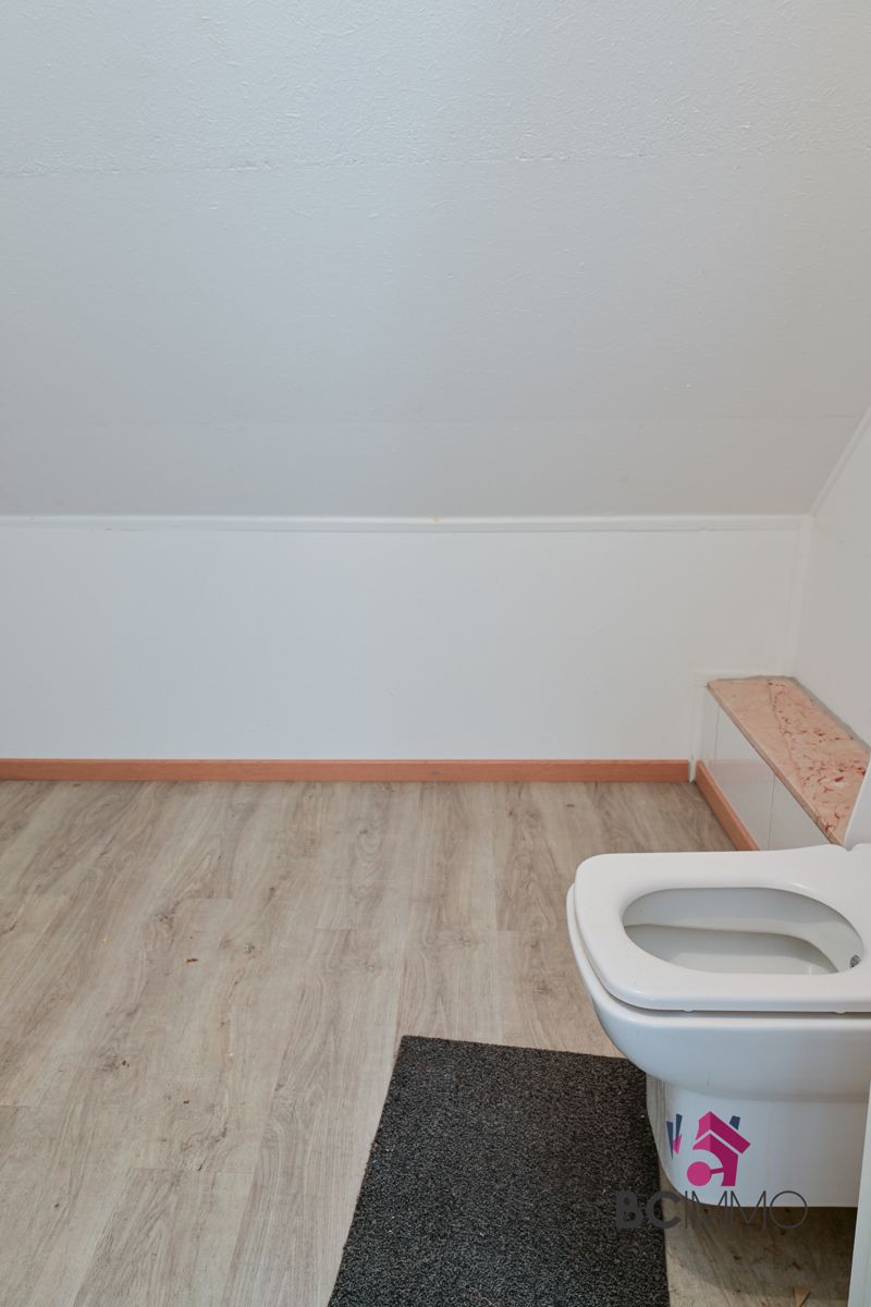Handelswoonst met een triplex appartement te koop in Genk foto 13