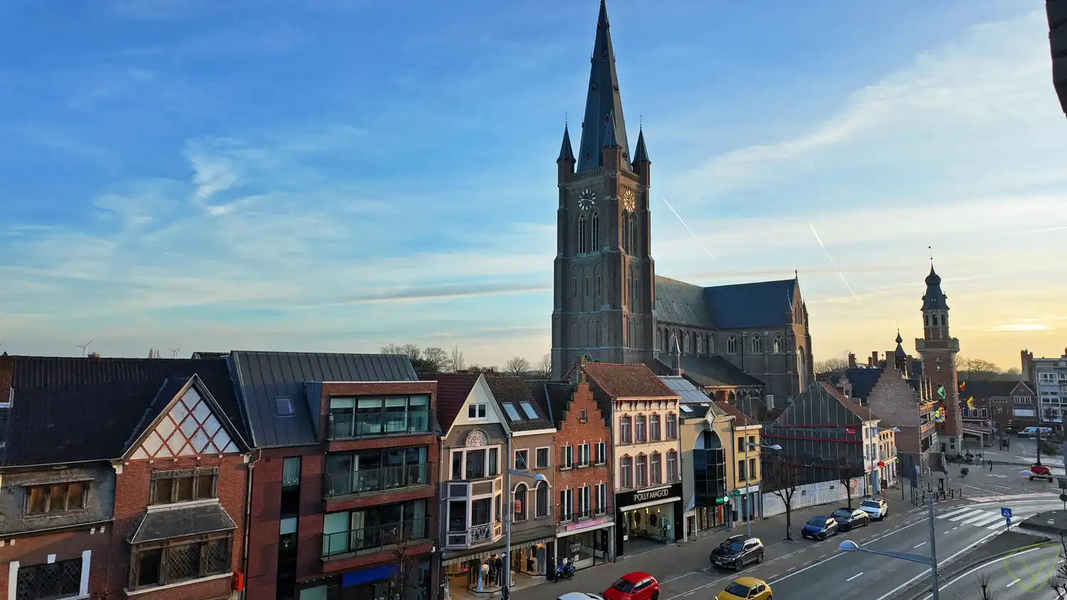 Lichtrijk appartement met panoramisch uitzicht op de Markt van Eeklo! foto 4
