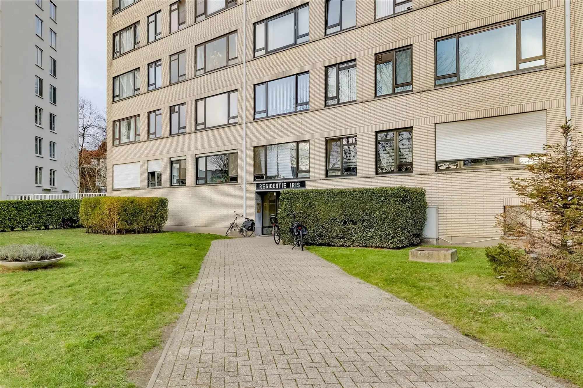 Appartement met 2 slaapkamers en terras. Parking mogelijk. foto 5