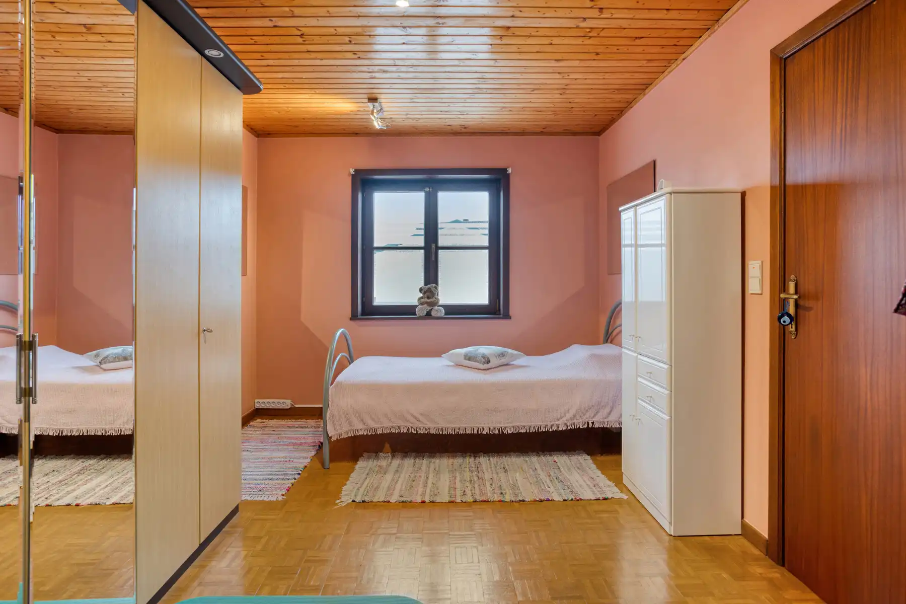 Halfopen met grote slaapkamers en zuidgerichte tuin foto 15