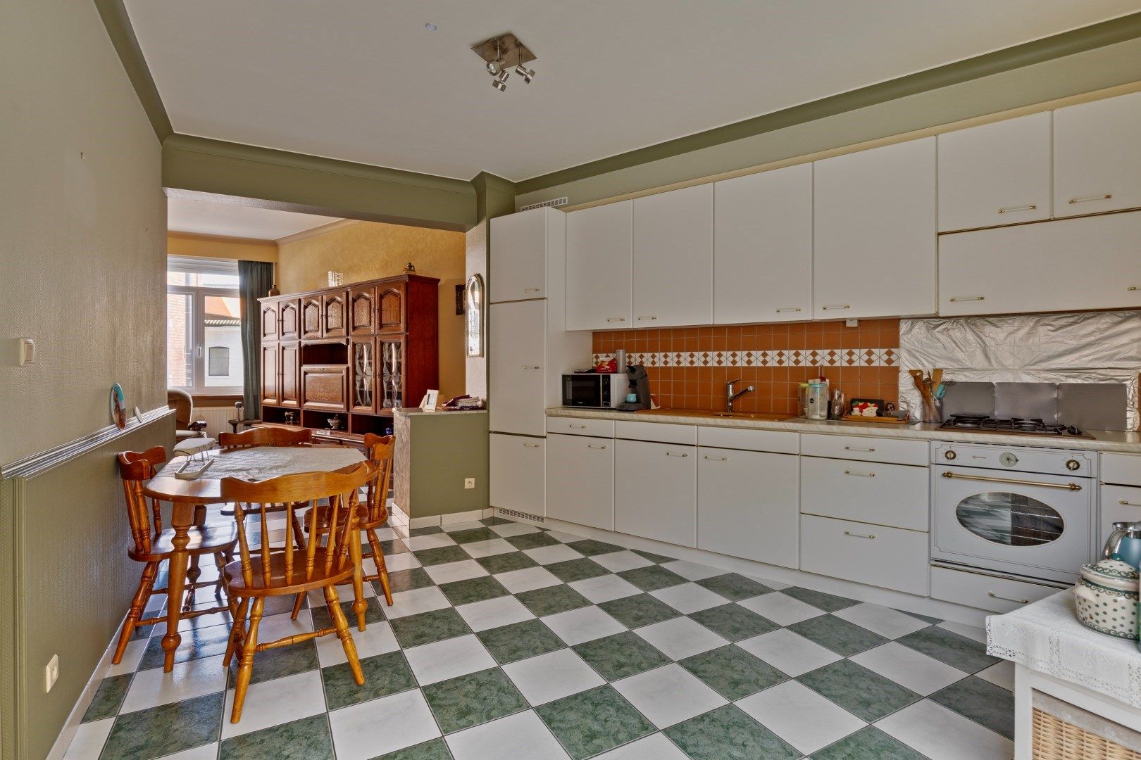 Rijwoning in het centrum van Hoegaarden foto 3