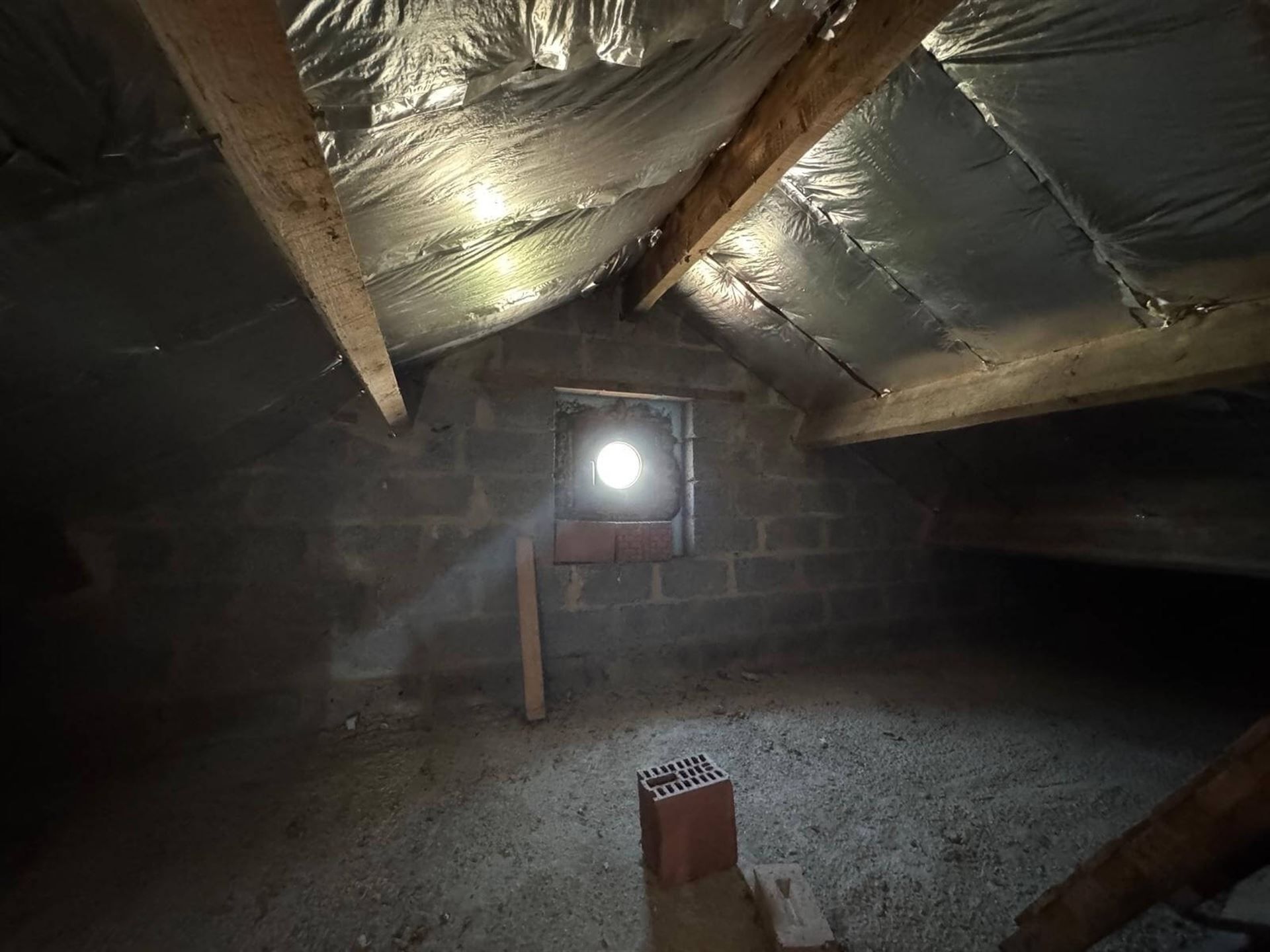 Vrijstaande bungalow woning met 3 slaapkamers en inpandige garage  foto 19