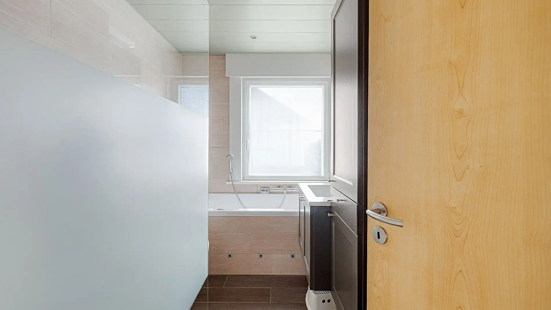  Instapklare en ruime gezinswoning met dubbele garage in het hart van Zeebrugge. foto 18