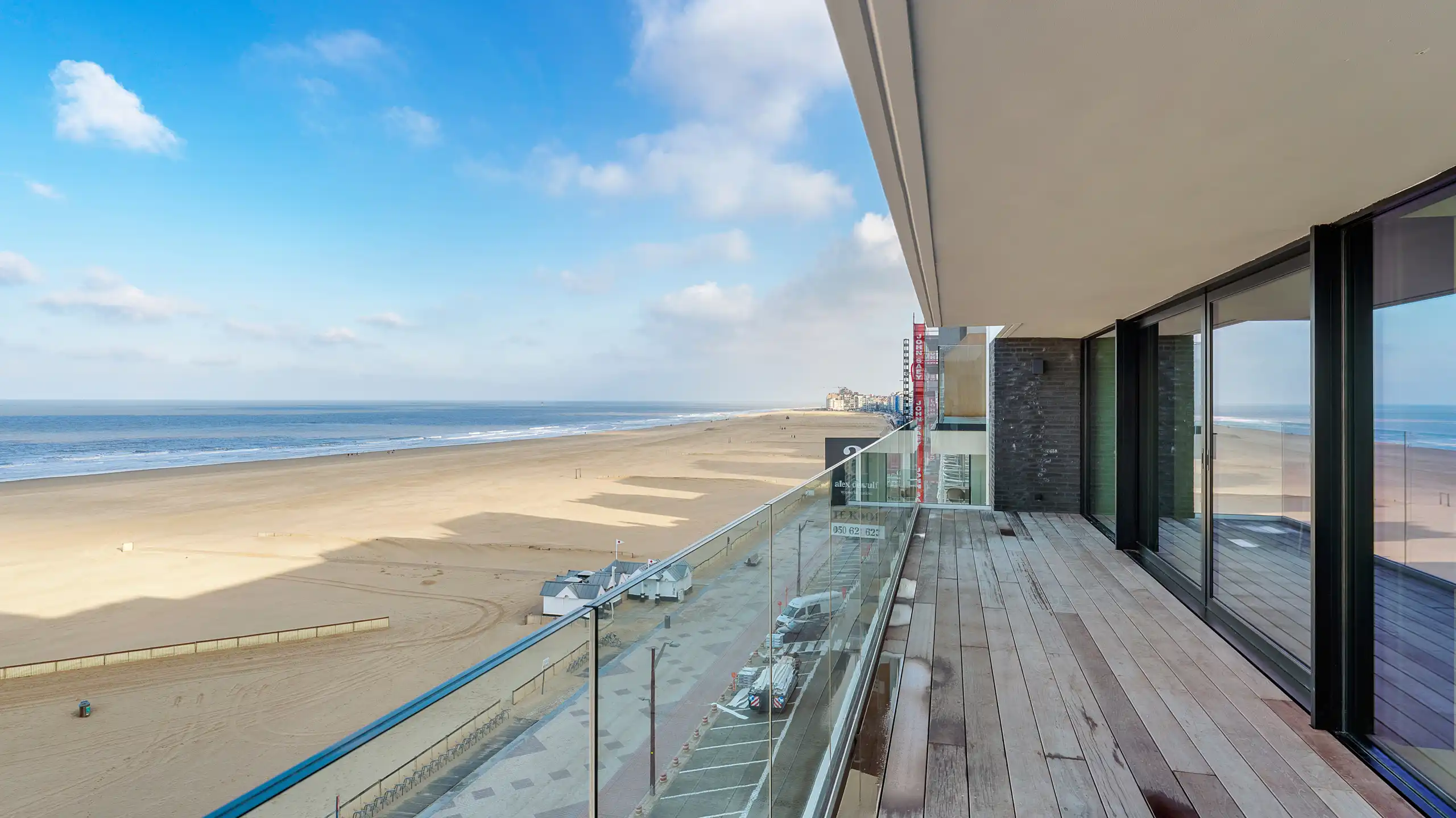 High-end appartement in iconisch gebouw aan RBSC Duinbergen. foto 8