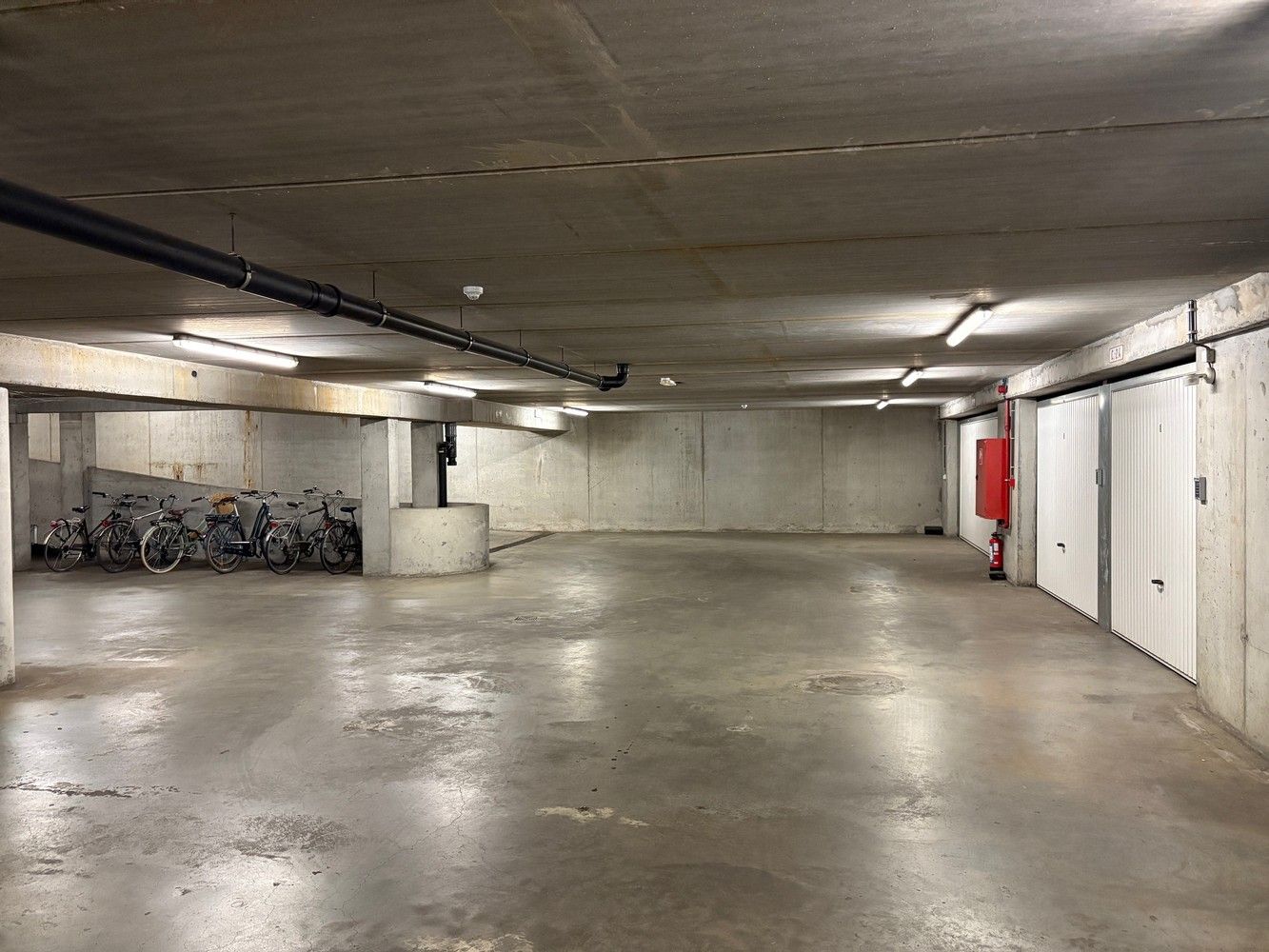 Grote afgesloten garagebox centrum Gent. foto 2
