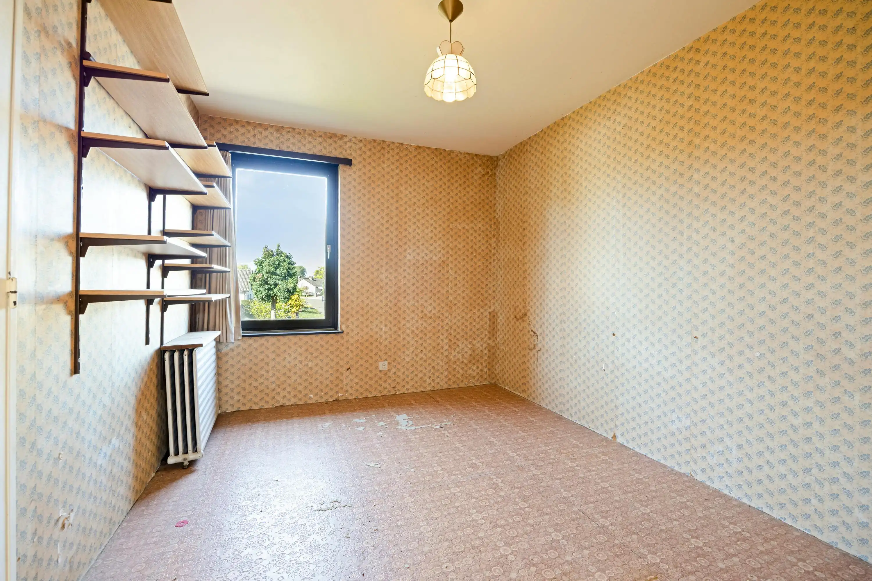Goed gelegen, te renoveren huis te koop in Lichtaart foto 10