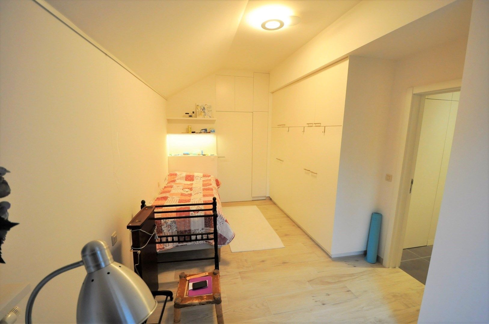 Ruim en instapklaar appartement met 2 slaapkamers, parking op een rustige groene omgeving te Brugge foto 18