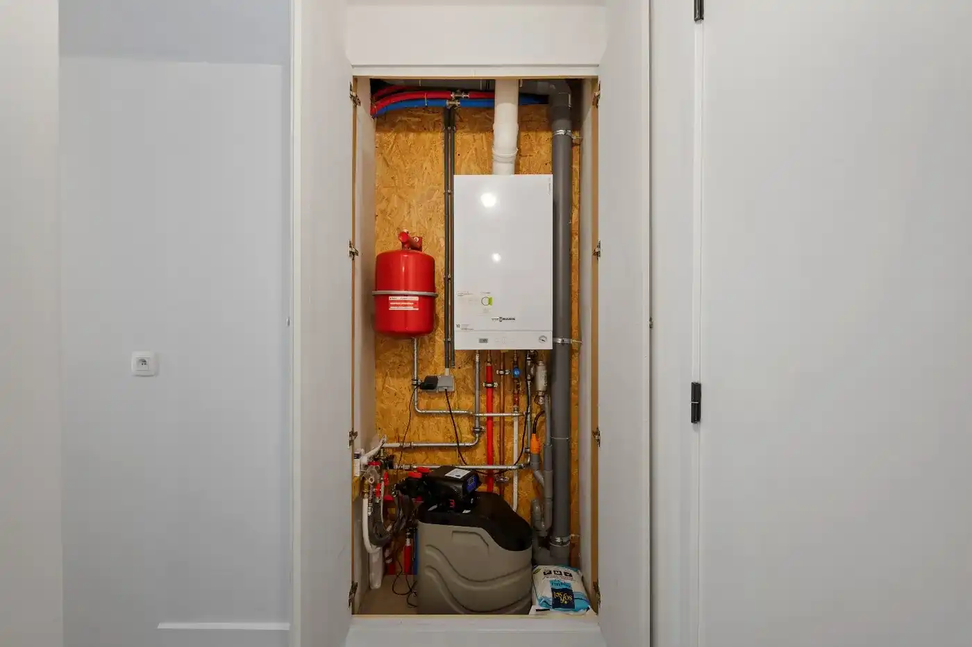 Uiterst mooie rijwoning met 3 grote slpks en garage te Tienen foto 6
