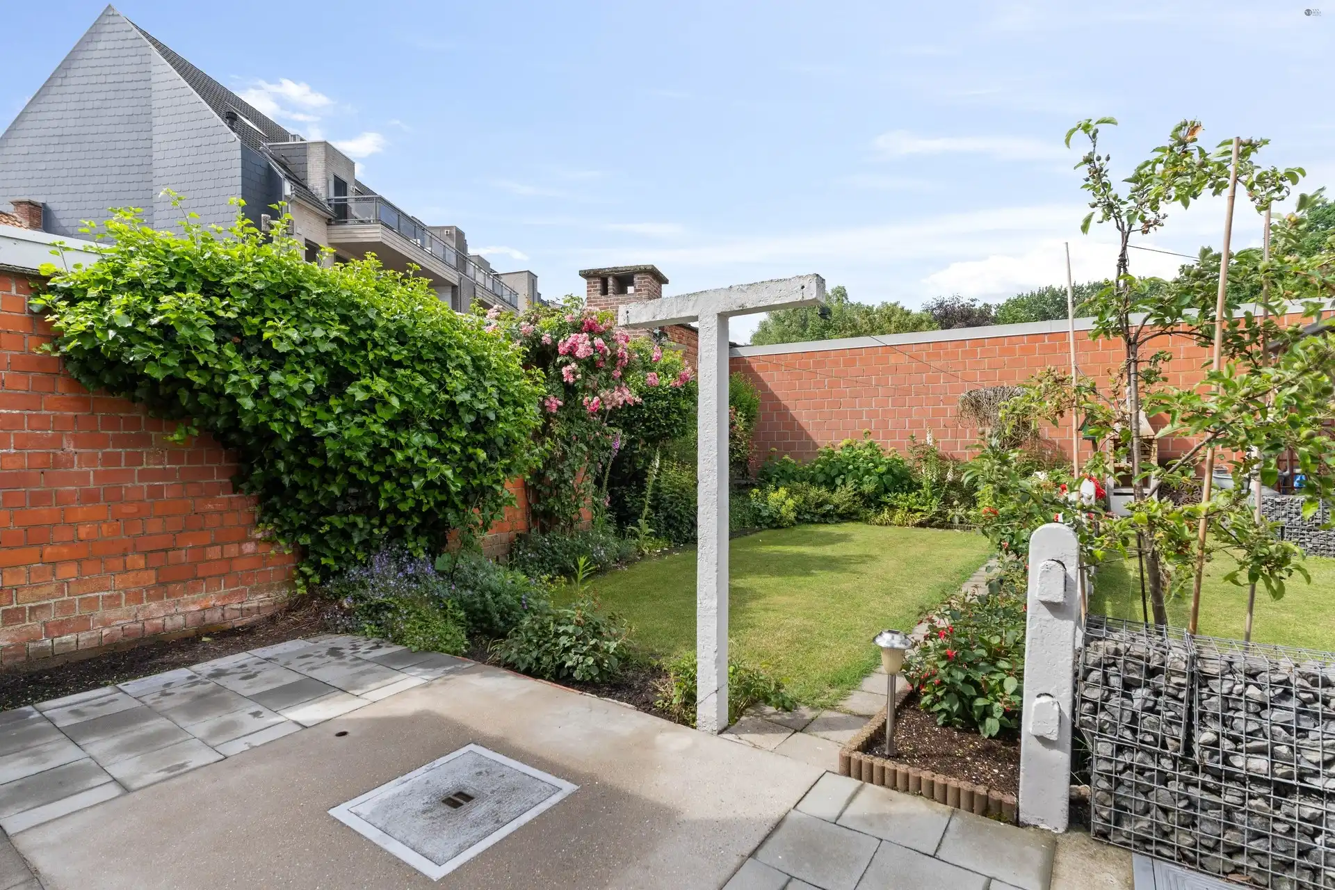 Opbrengsteigendom bestaande uit 3 kwalitatieve woningen met 3 garageboxen foto 3