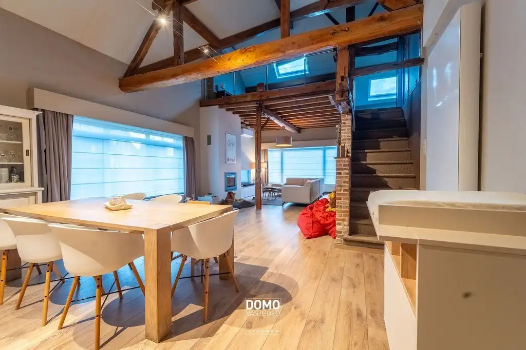 Verrassend ruime woning met karakter te Kuringen. foto {{pictureIndex}}