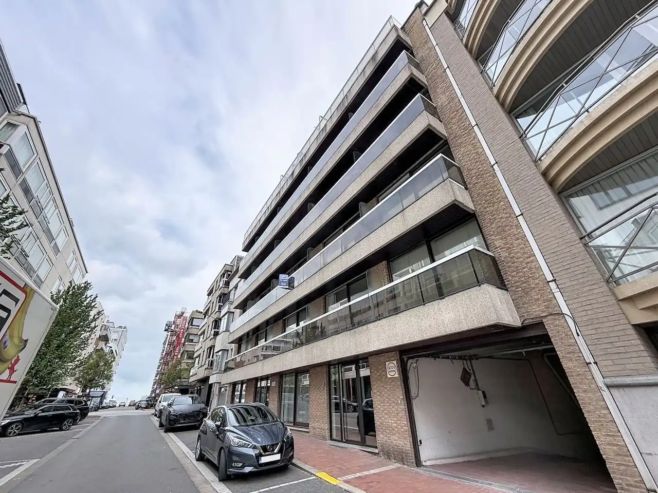 Verzorgd appartement met terras vooraan, gelegen op een boogscheut van de Zeedijk te Knokke foto 14