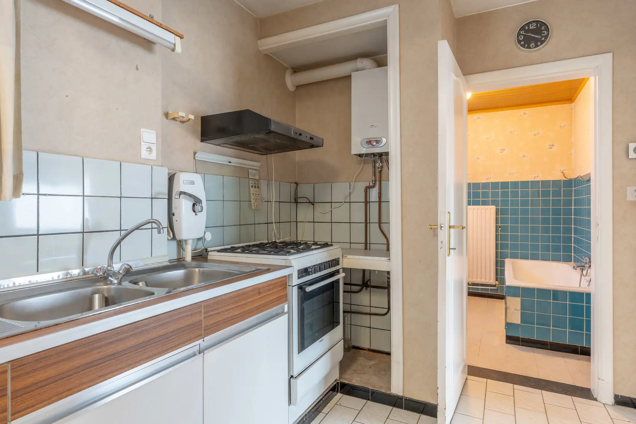 Te renoveren woning met 3 slpk's op ruim perceel te Beerse foto 6