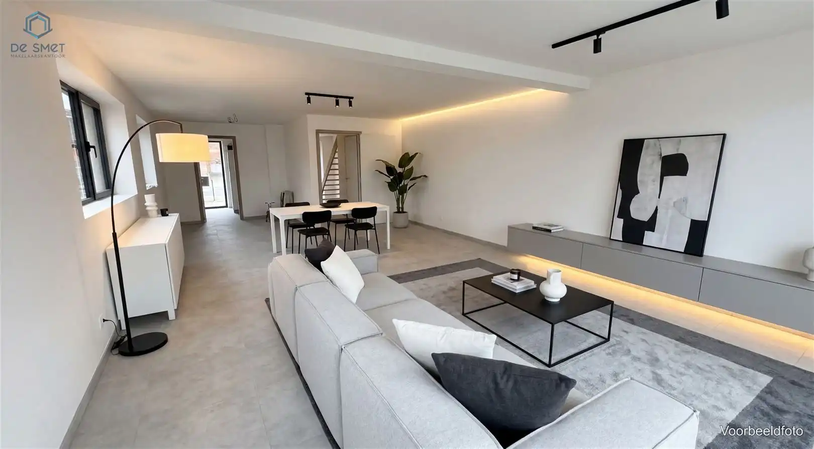 Instapklare nieuwbouwwoning met 4 slaapkamers, 2 badkamers en zonnige tuin foto {{pictureIndex}}