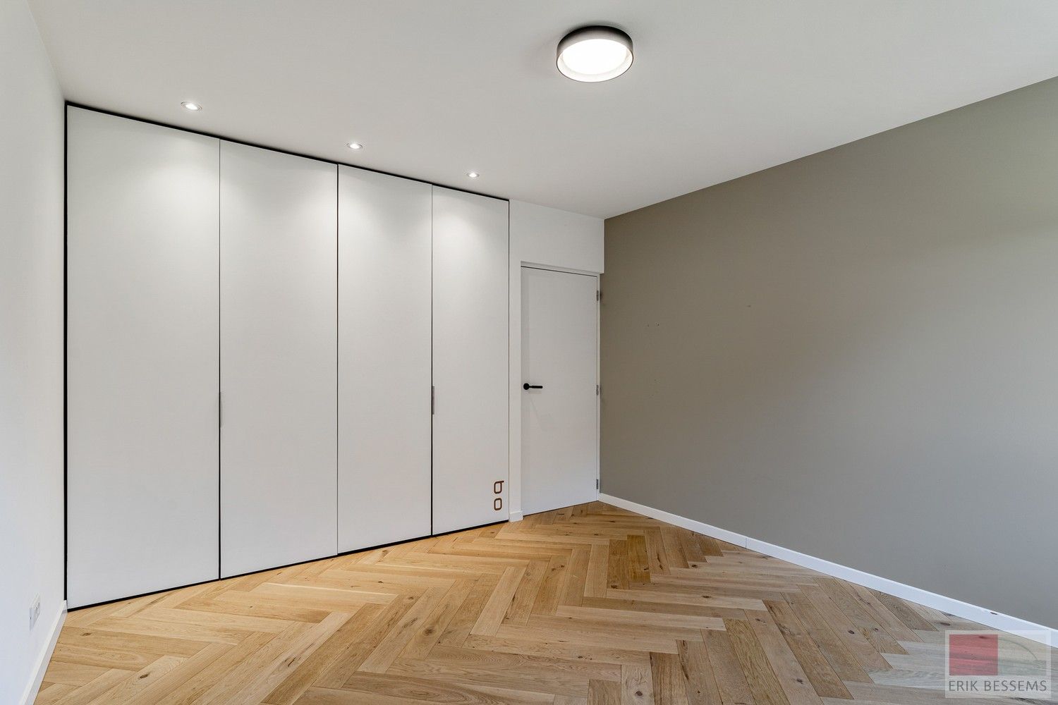Moderne villa, gelegen op een perceel van 1.126 m², biedt 360 m² hoogwaardige woonoppervlakte foto 21