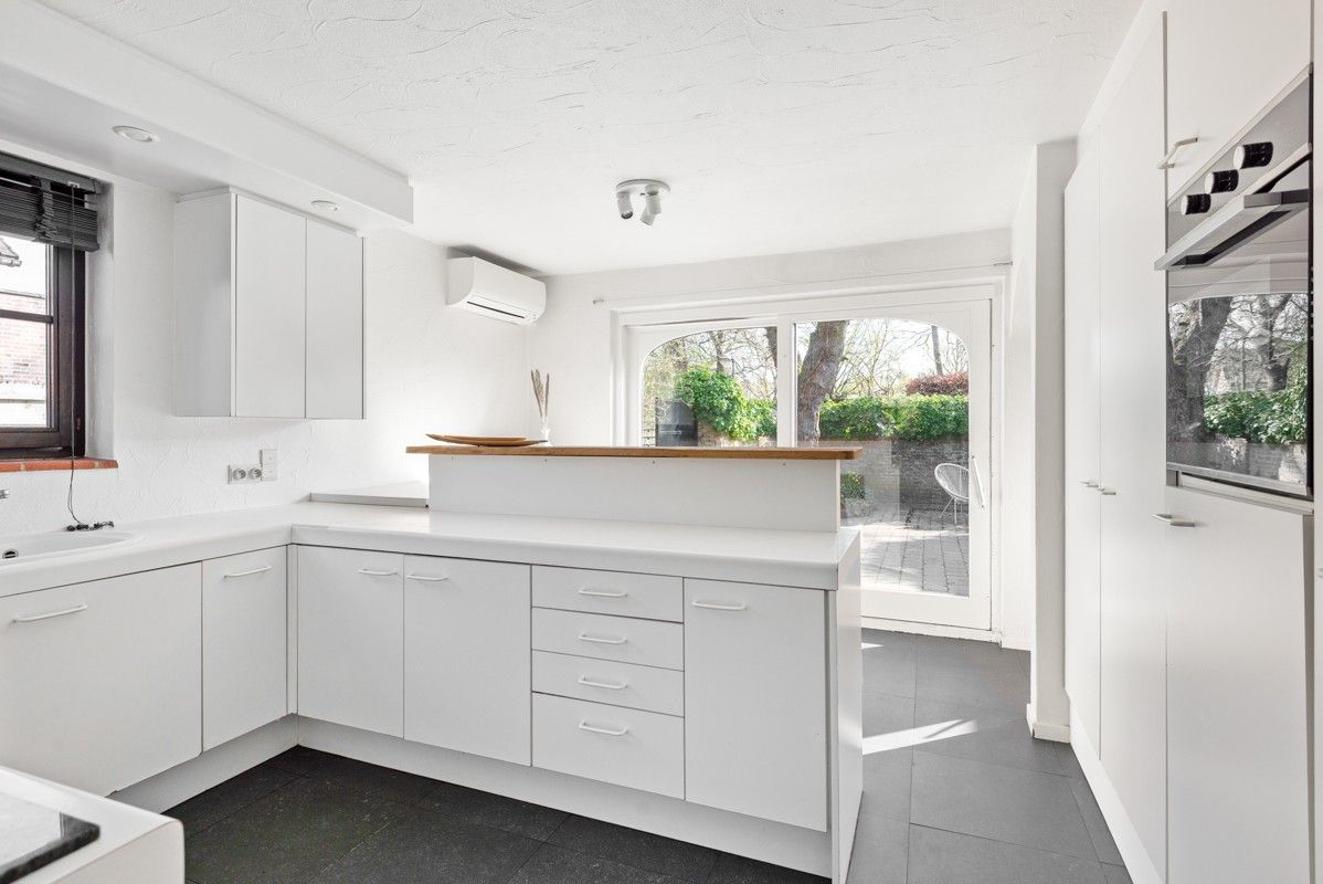 Super charmante woning met 2/3 slaapkamers in een doodlopende straat vlakbij het centrum van Schilde. foto 5