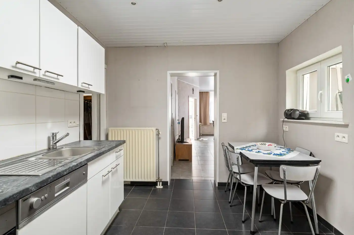 Leuke starterswoning met 2 slpk., garage en gezellig west-tuintje foto 7