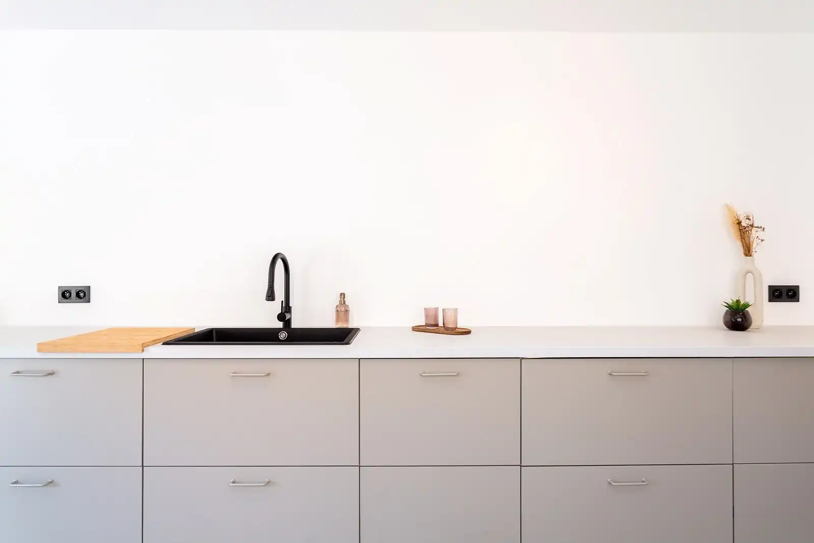 Volledig gerenoveerde, instapklare woning (196 m²) met 5 slaapkamers, moderne keuken & tuin foto 4