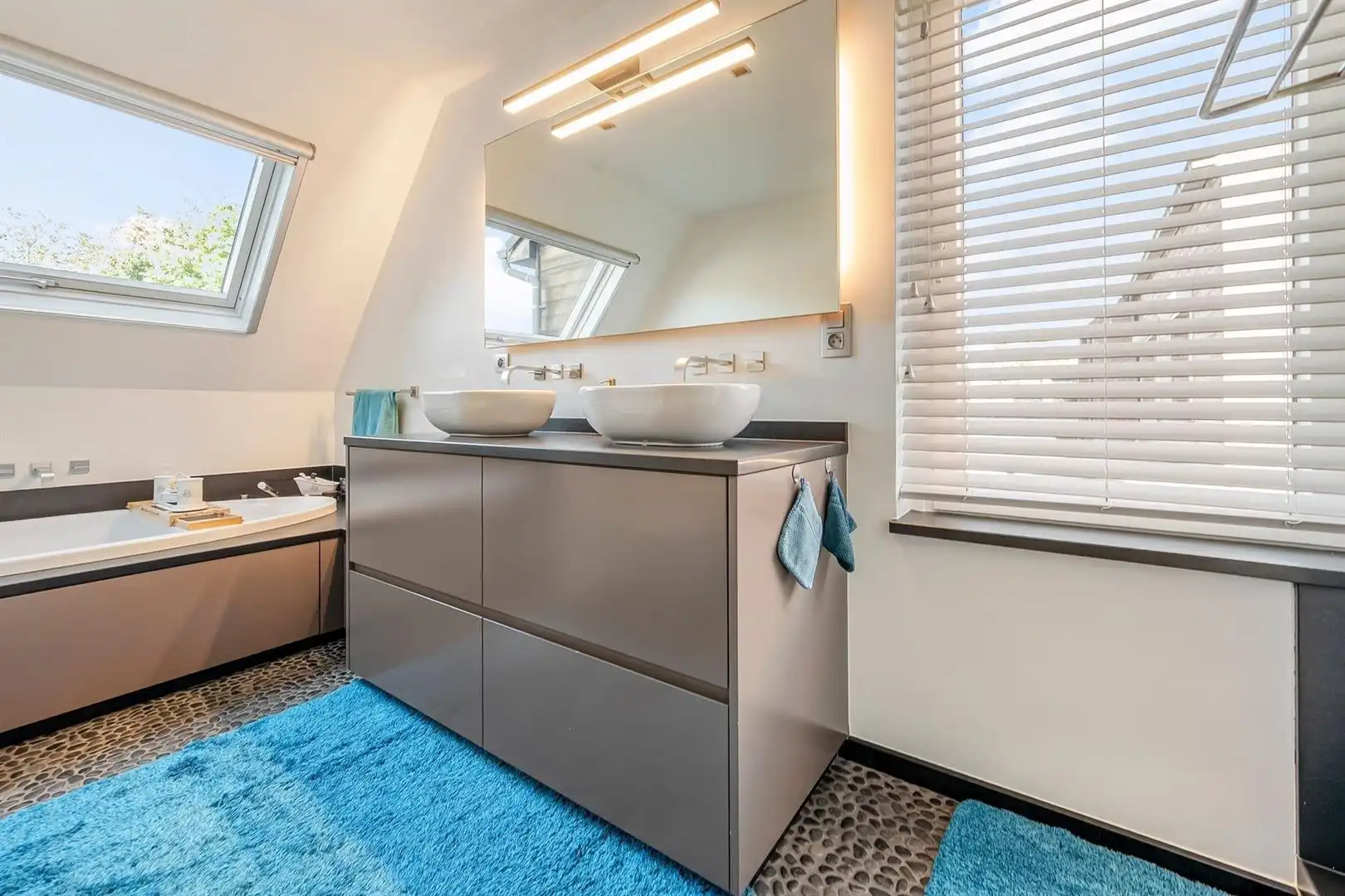 Statige woning met zwembad en 5 slaapkamers foto 23