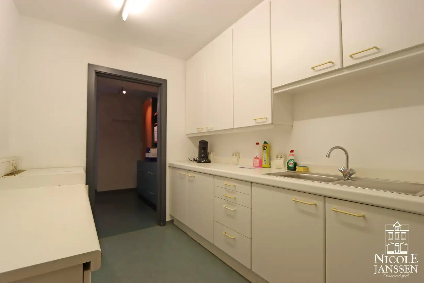 Verzorgd gelijkvloers handelspand  foto 5