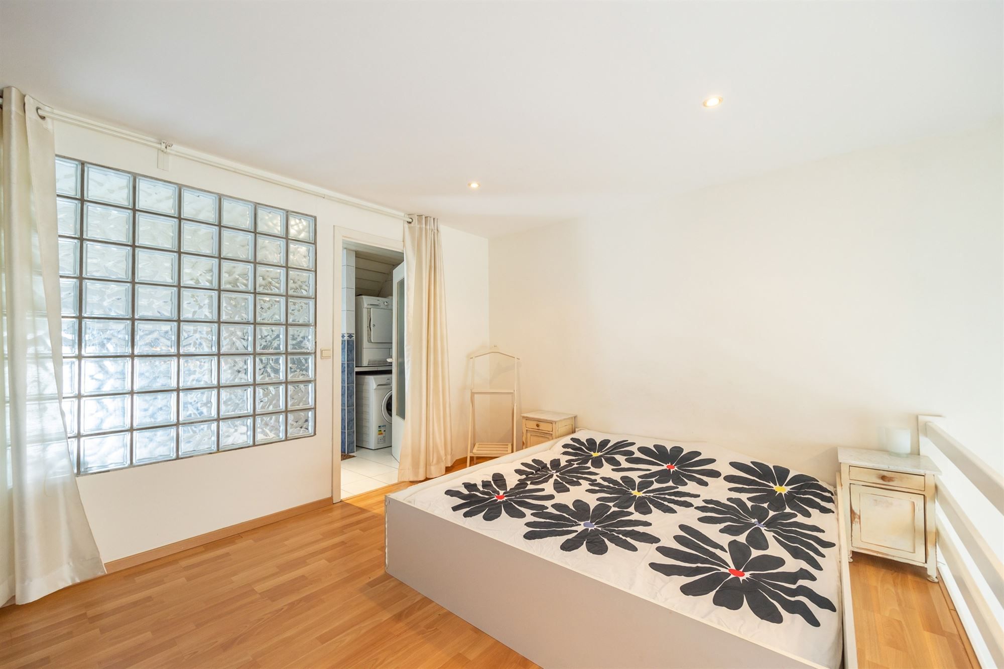 Woning met garage/ruime opslagplaats foto 8