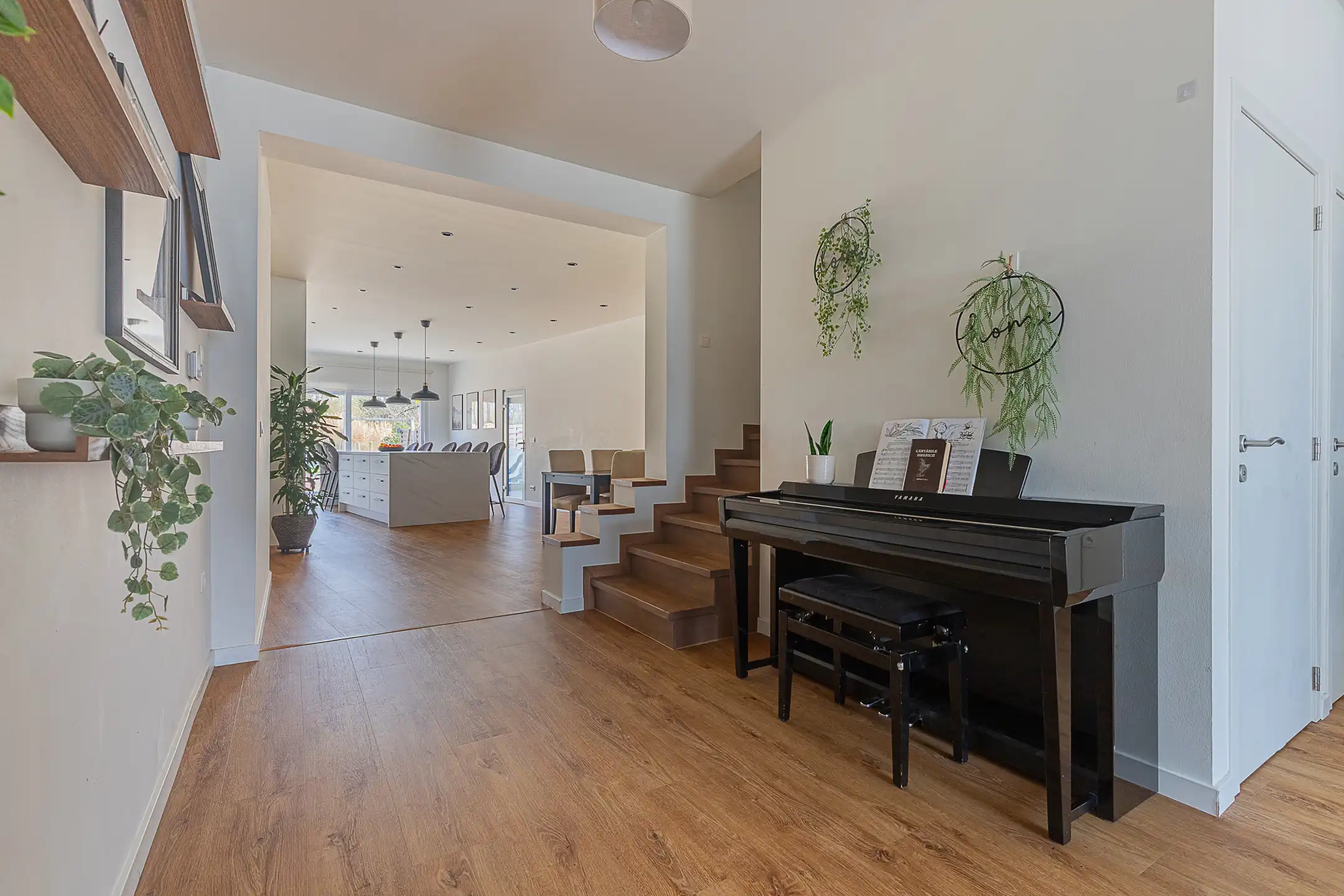 HERZELE- Recent gerenoveerde woning op centrale locatie  foto {{pictureIndex}}