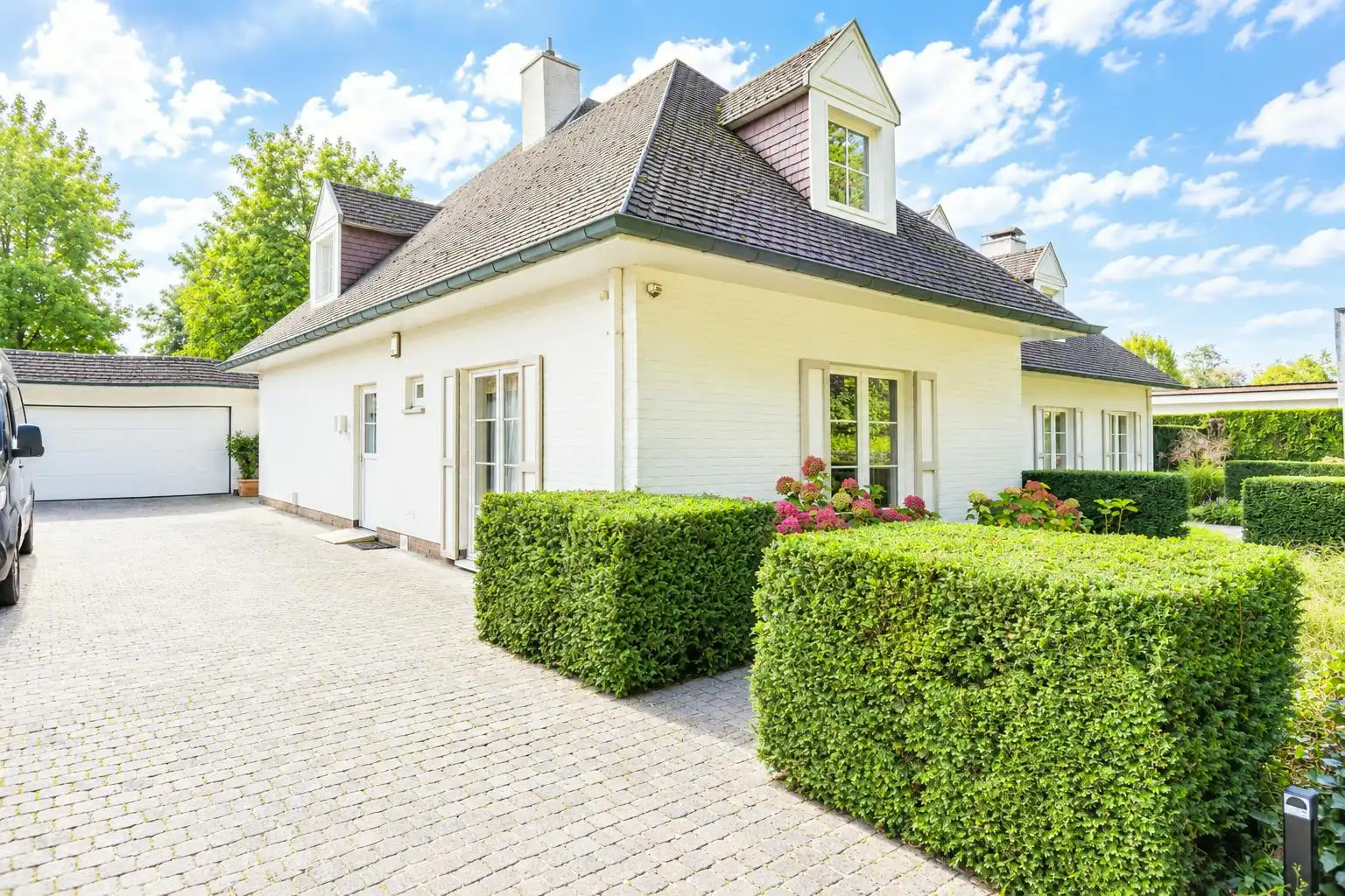 Tijdloze villa met 5 kamers en zwembad te koop in Deerlijk foto 13