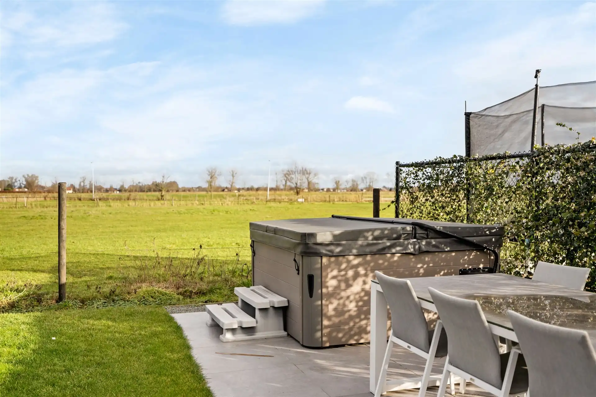 Recente gezinswoning met 5 slaapkamers en losstaande garage op een mooi perceel van 465m² foto 4